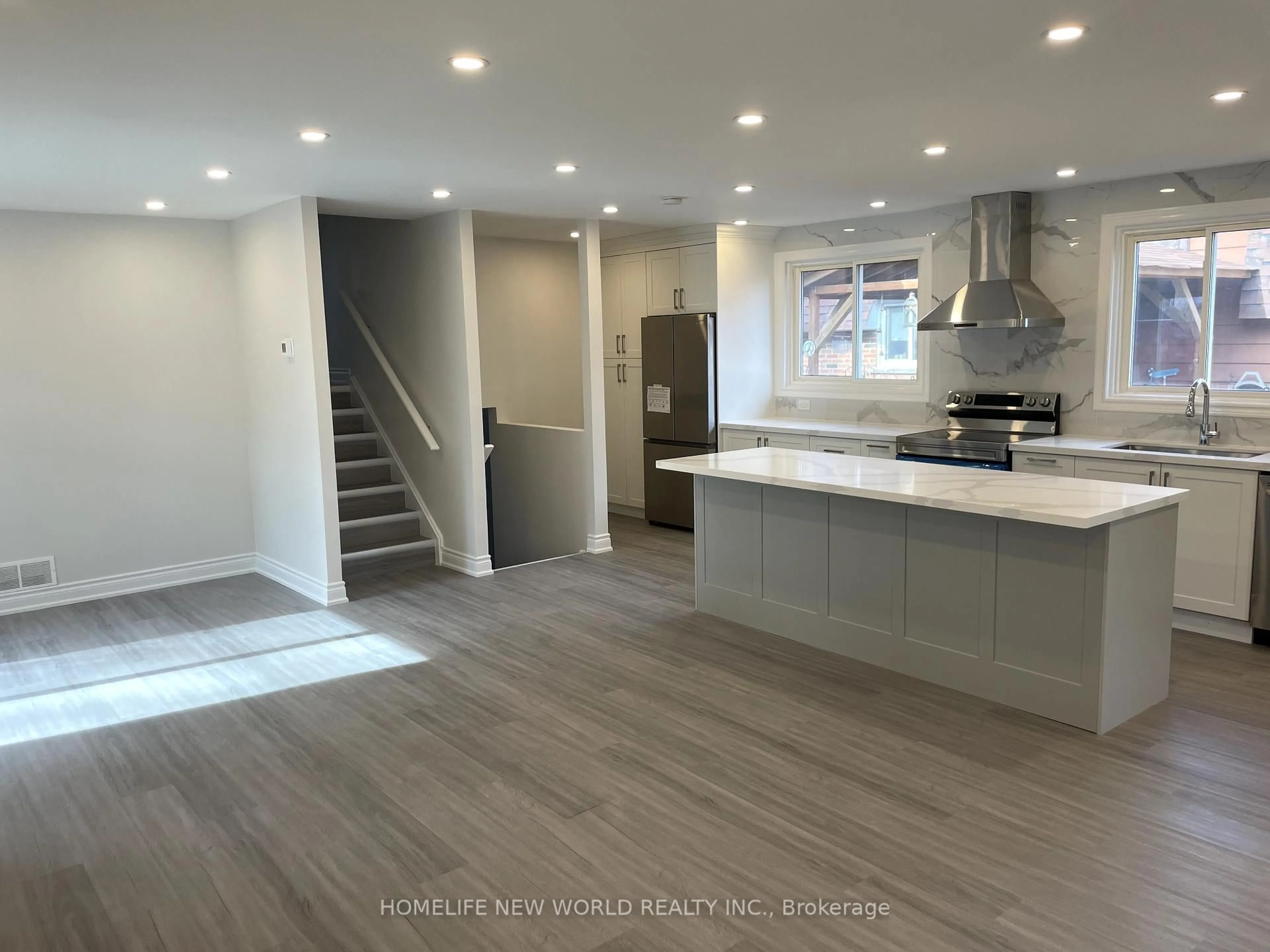 Open concept kitchen, unknown for 8 Maplehurst Cres, Barrie Ontario L4M 4X2