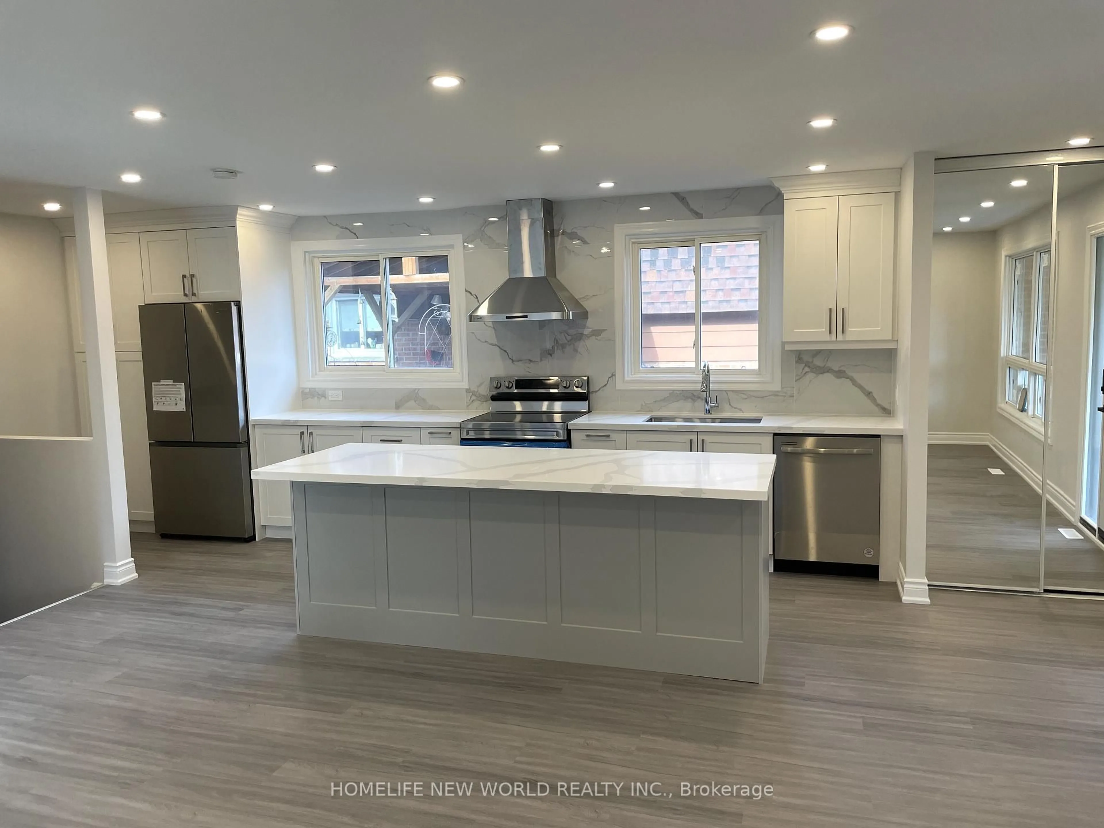 Open concept kitchen, ceramic/tile floor for 8 Maplehurst Cres, Barrie Ontario L4M 4X2