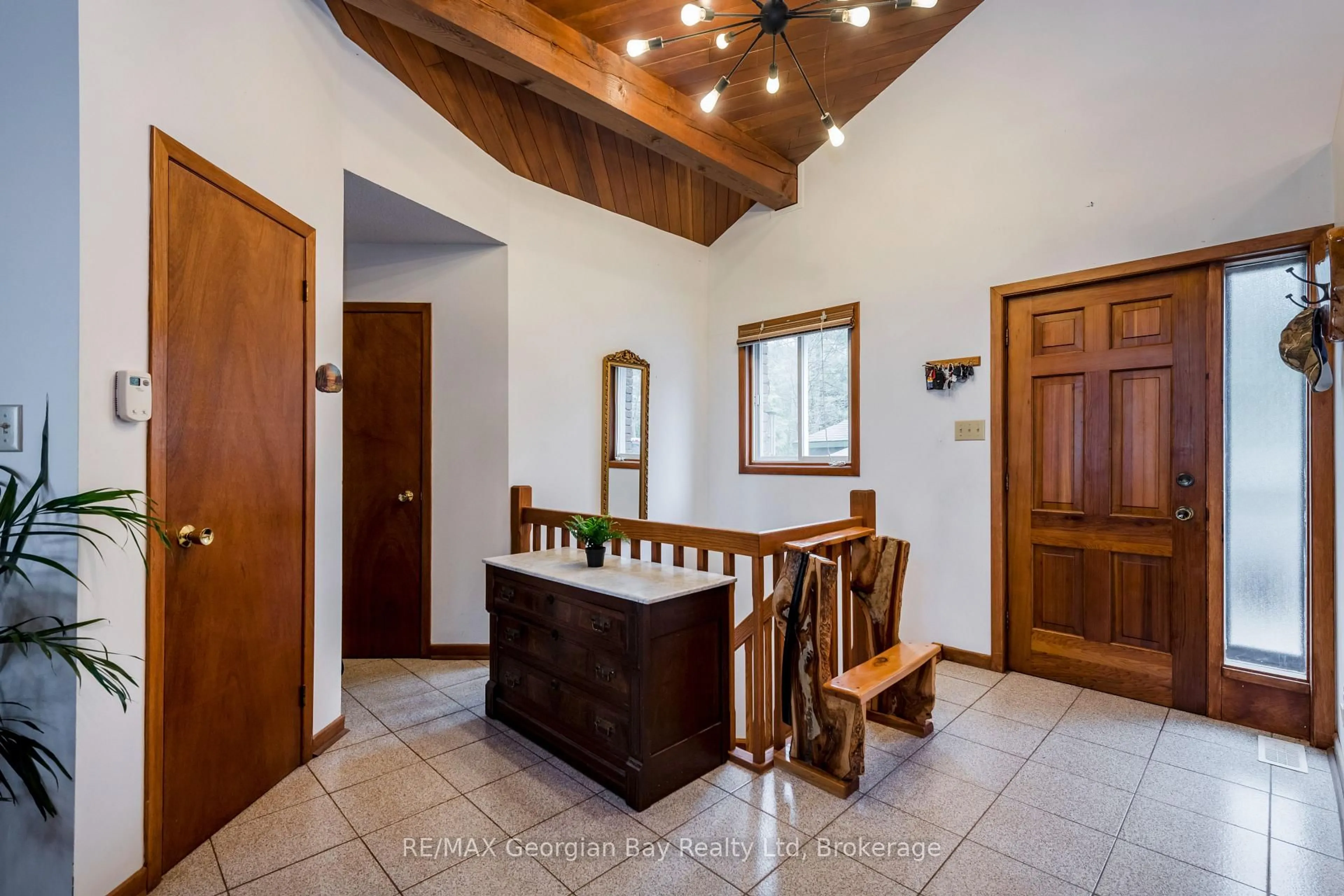 Indoor foyer for 1246 Tiny Beaches Rd, Tiny Ontario L9M 0H7