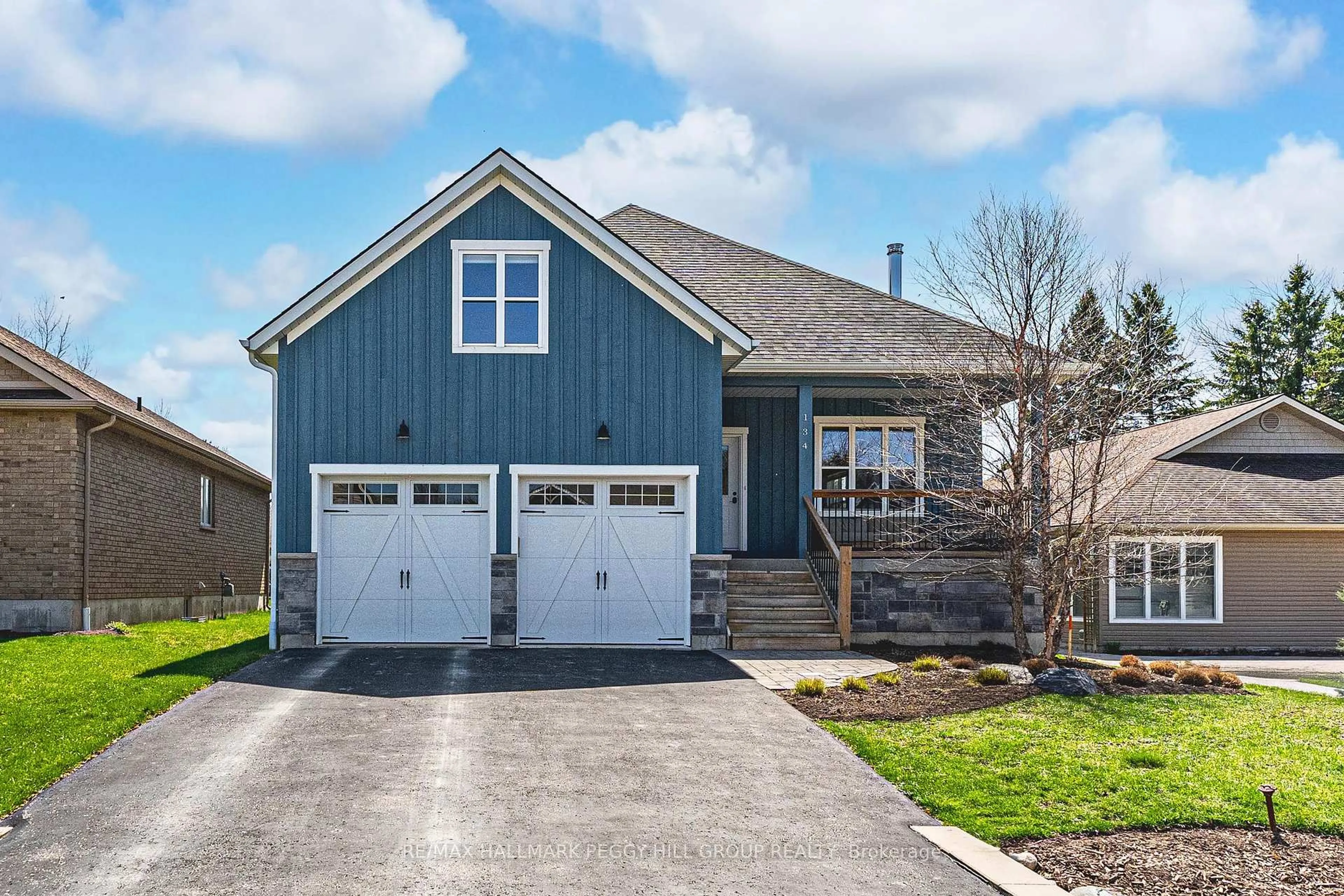 Home with vinyl exterior material, street for 134 Stanley St, Collingwood Ontario L9Y 0G3