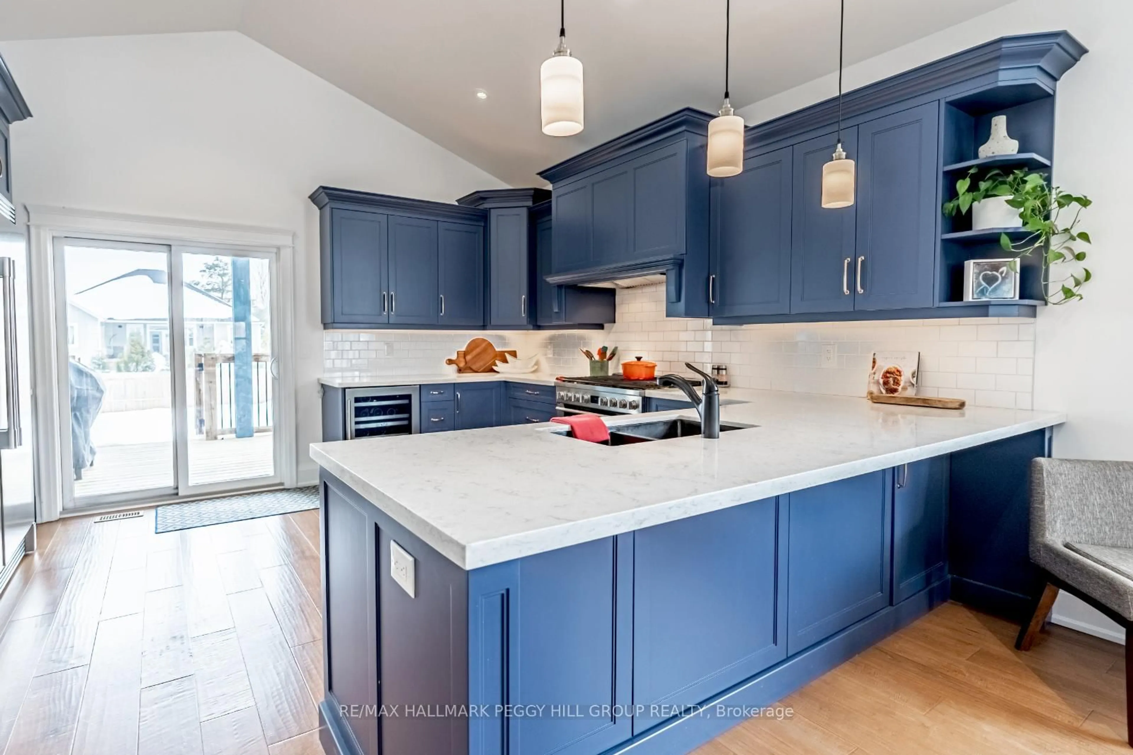 Contemporary kitchen, ceramic/tile floor for 134 Stanley St, Collingwood Ontario L9Y 0G3
