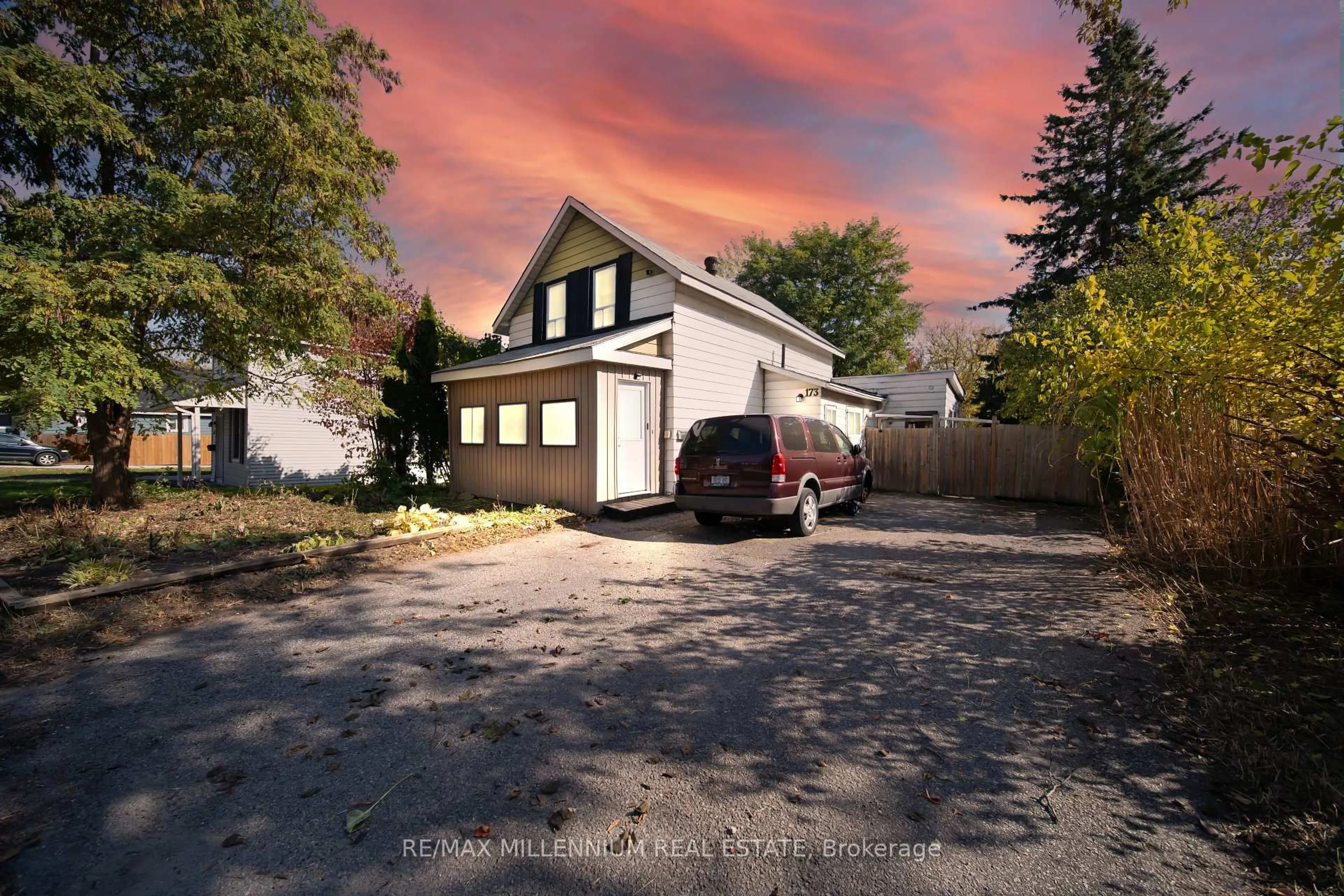 A pic from outside/outdoor area/front of a property/back of a property/a pic from drone, street for 173 Barrie Rd, Orillia Ontario L3V 2P6