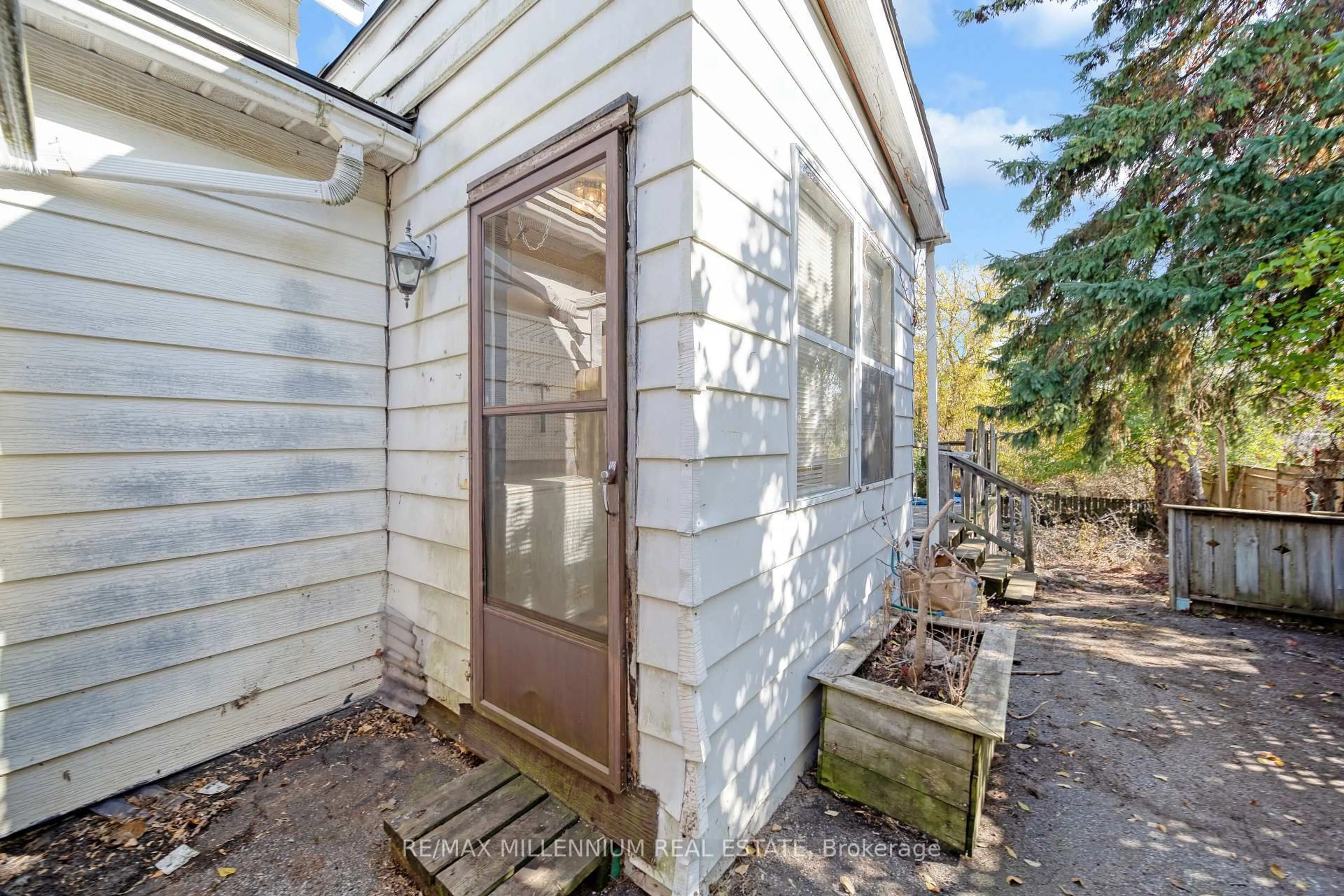 Unknown for 173 Barrie Rd, Orillia Ontario L3V 2P6