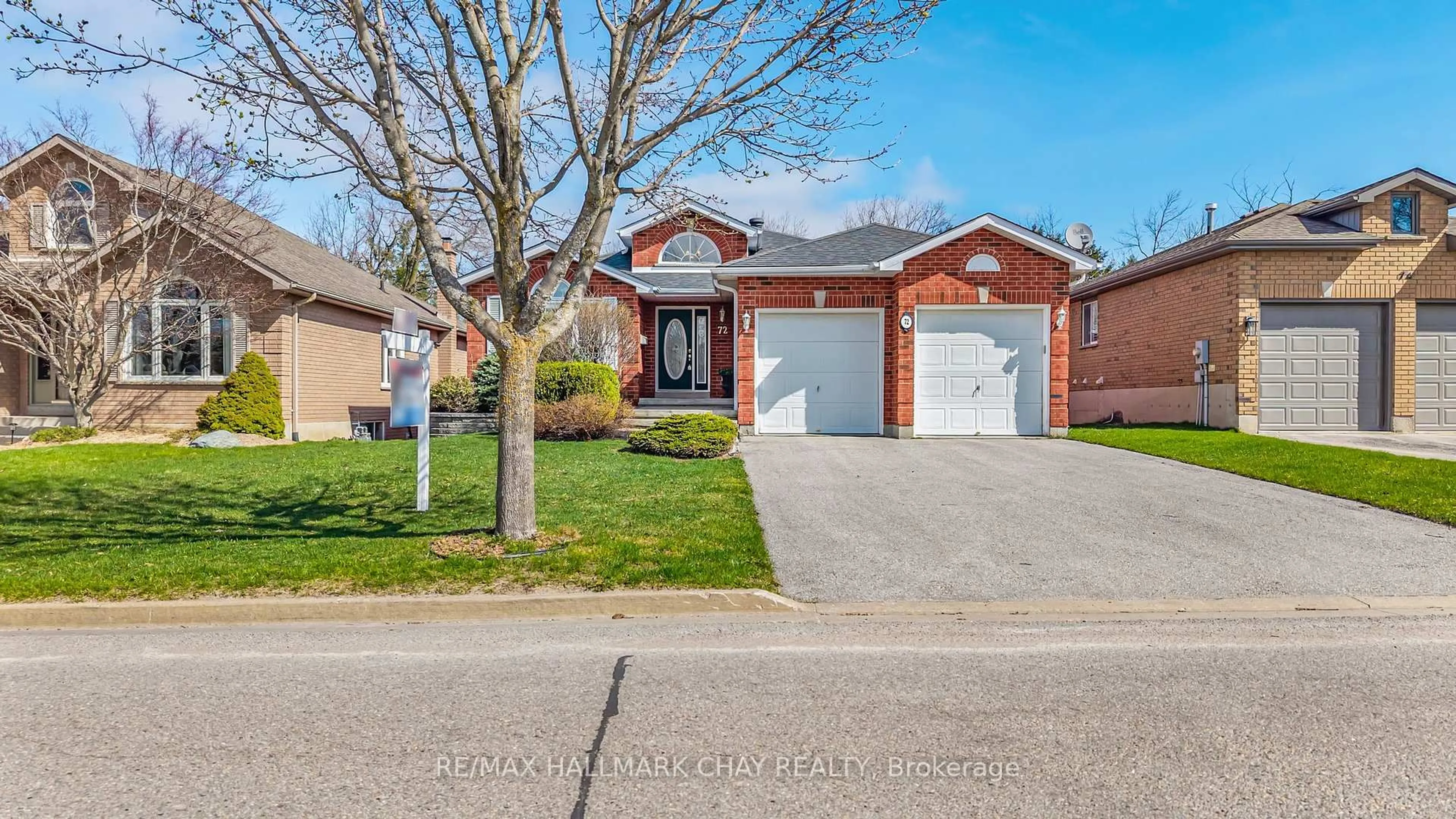Home with brick exterior material, street for 72 Columbia Rd, Barrie Ontario L4N 8C5