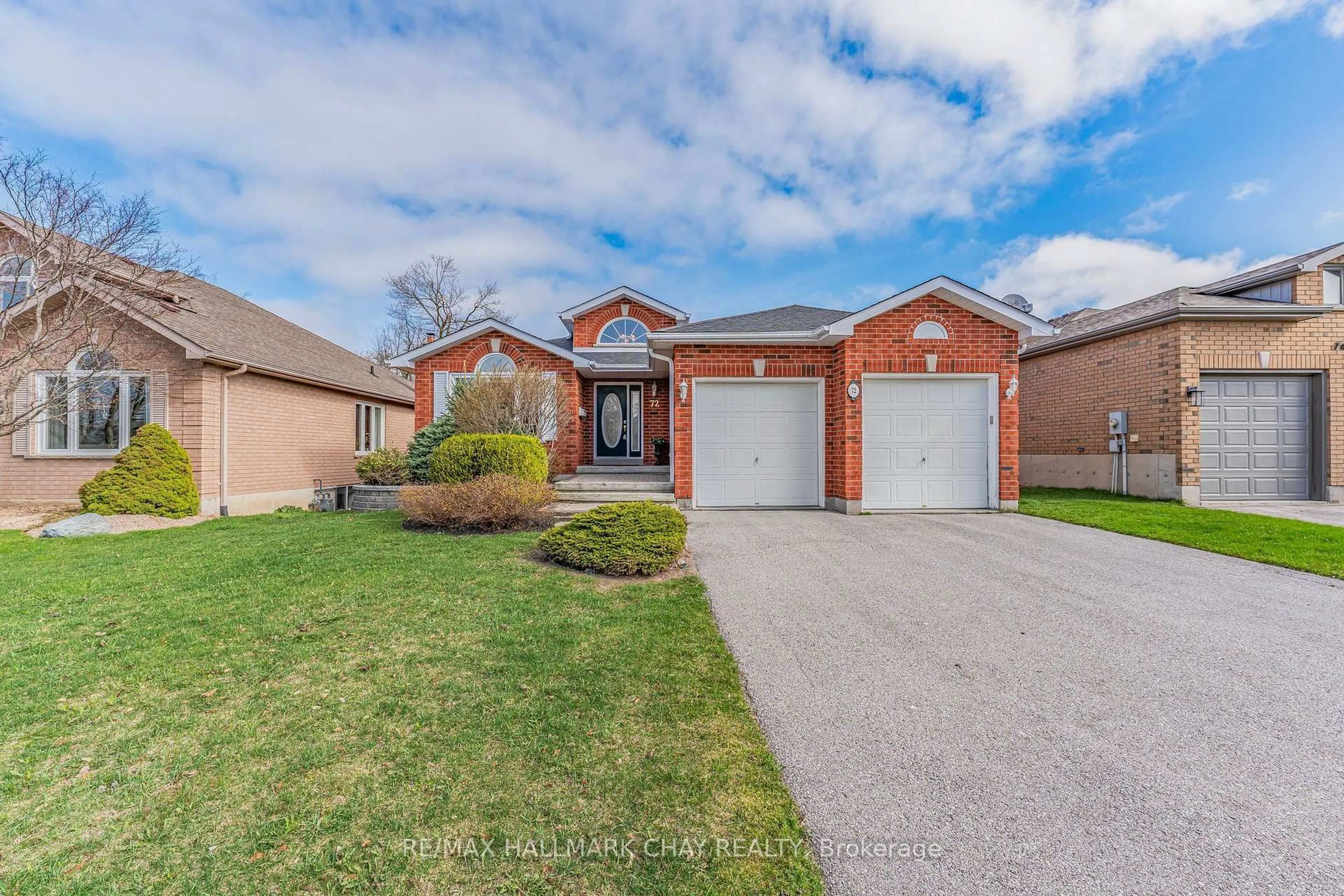 Home with brick exterior material, street for 72 Columbia Rd, Barrie Ontario L4N 8C5