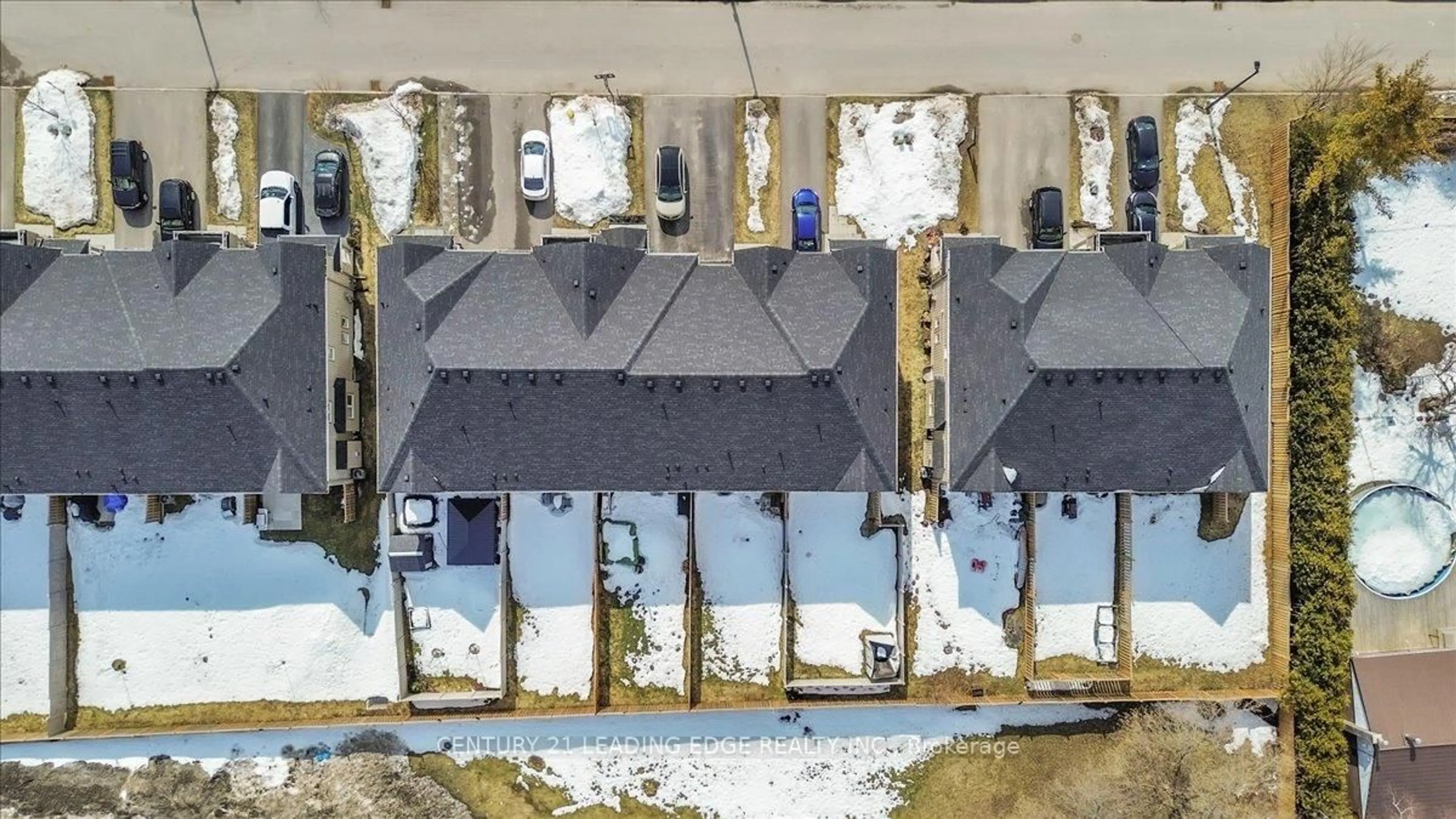 A pic from outside/outdoor area/front of a property/back of a property/a pic from drone, street for 28 CHURCHLEA Mews, Orillia Ontario L3V 8K9