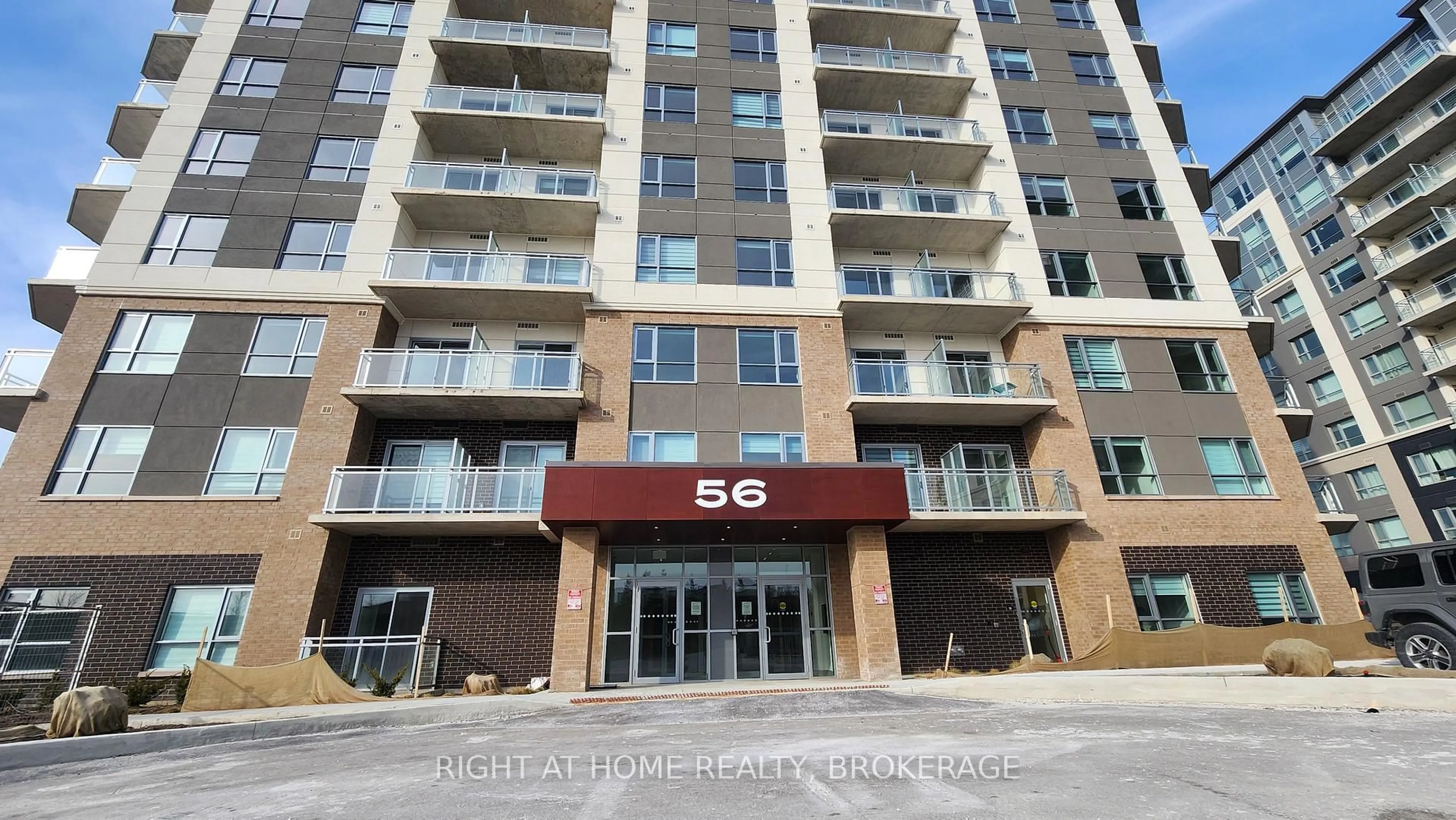 Indoor foyer for 56 LAKESIDE Terr #907, Barrie Ontario L4M 7B9