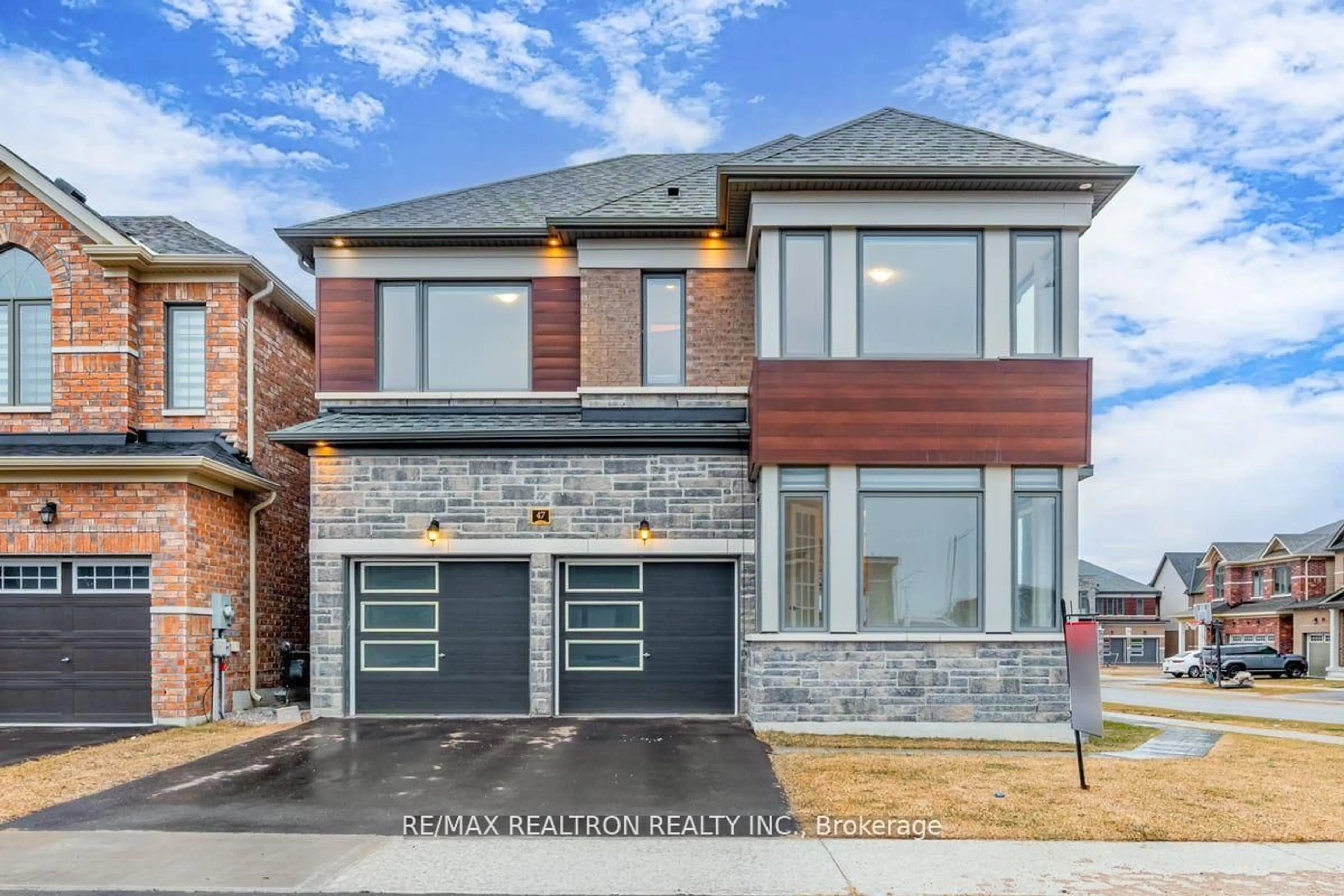 Home with brick exterior material, street for 47 Alnwick St, Barrie Ontario L9J 0L3
