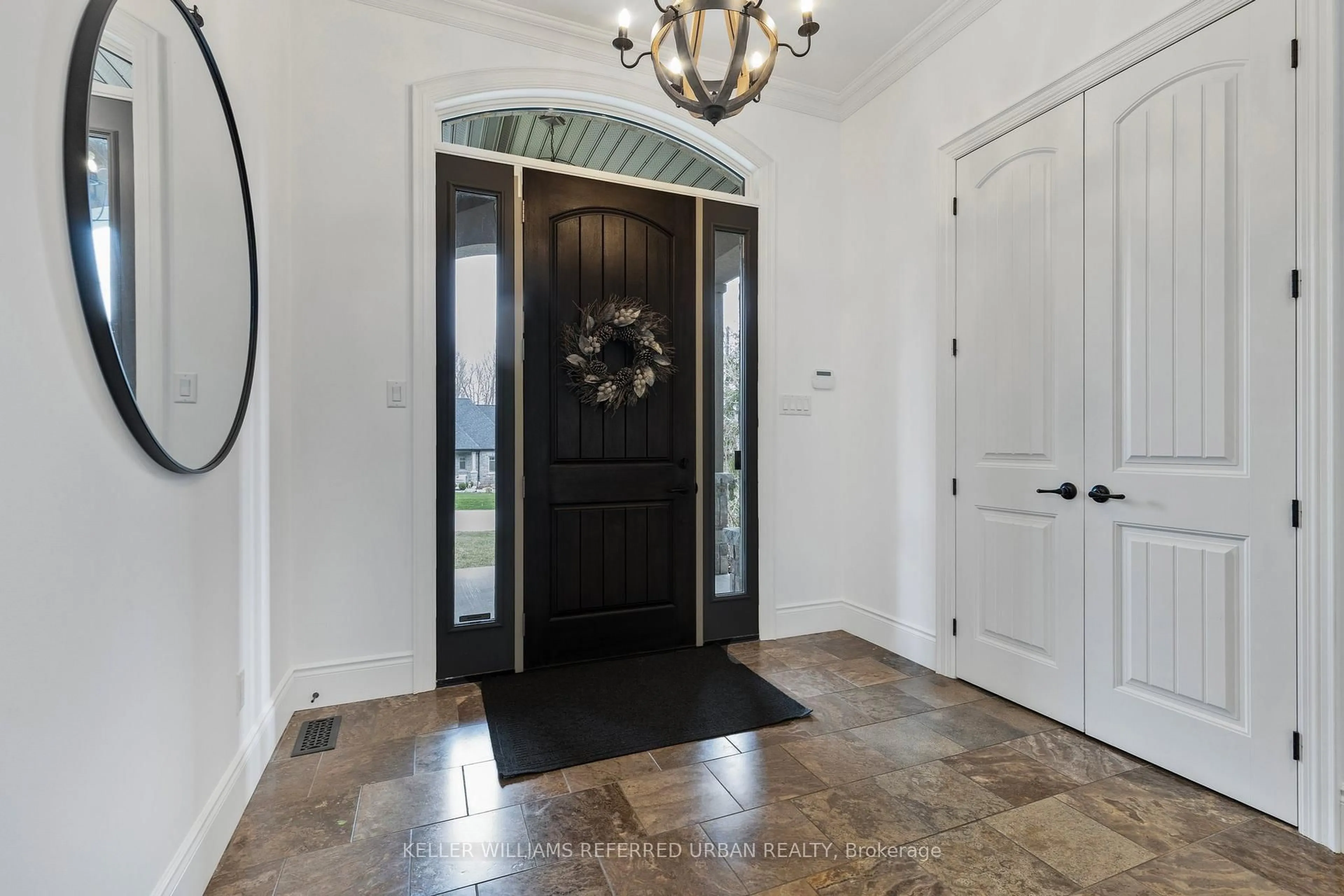 Indoor entryway for 25 Heron Blvd, Springwater Ontario L0L 1Y3