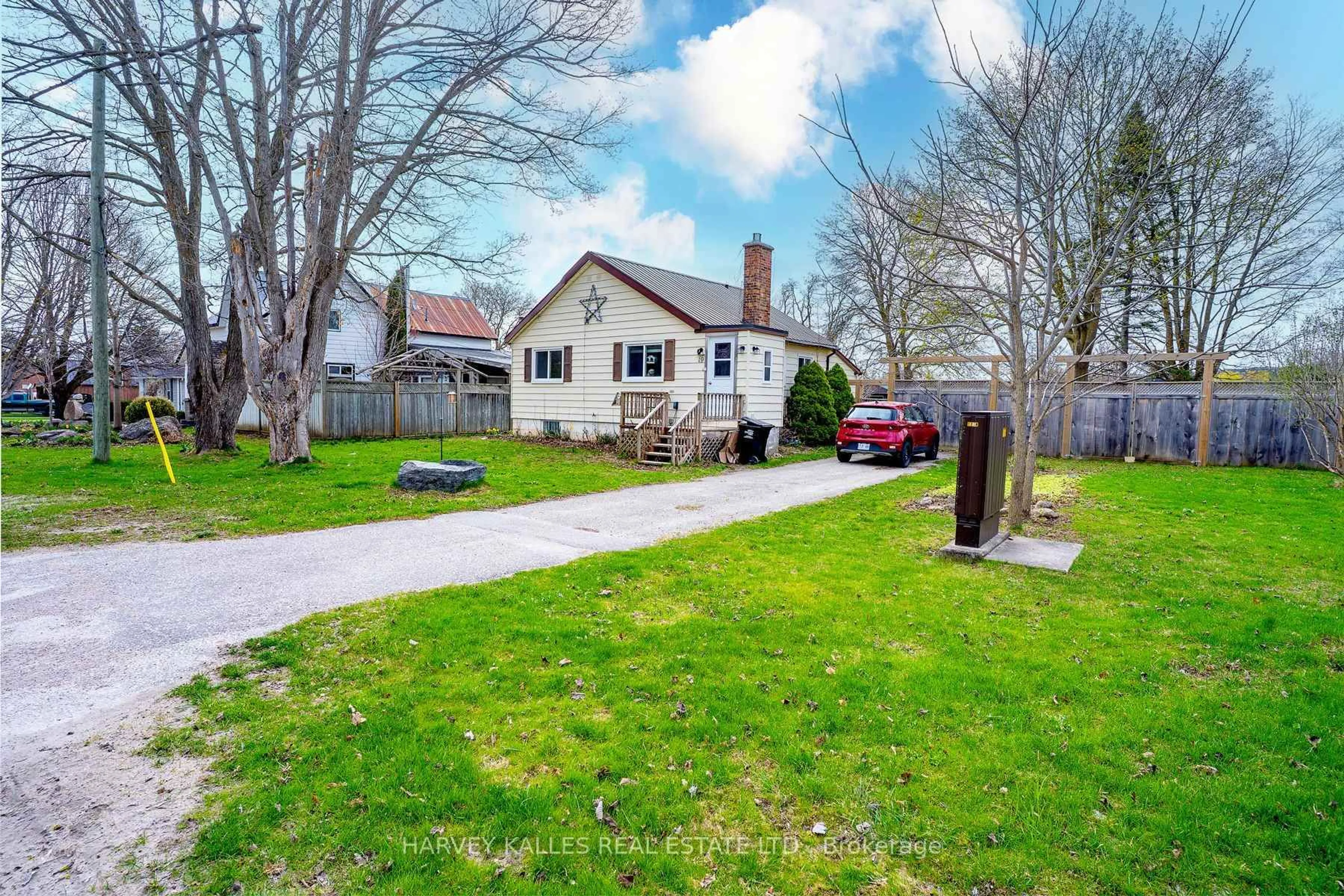 A pic from outside/outdoor area/front of a property/back of a property/a pic from drone, street for 19 Wellington St, Clearview Ontario L0M 1G0