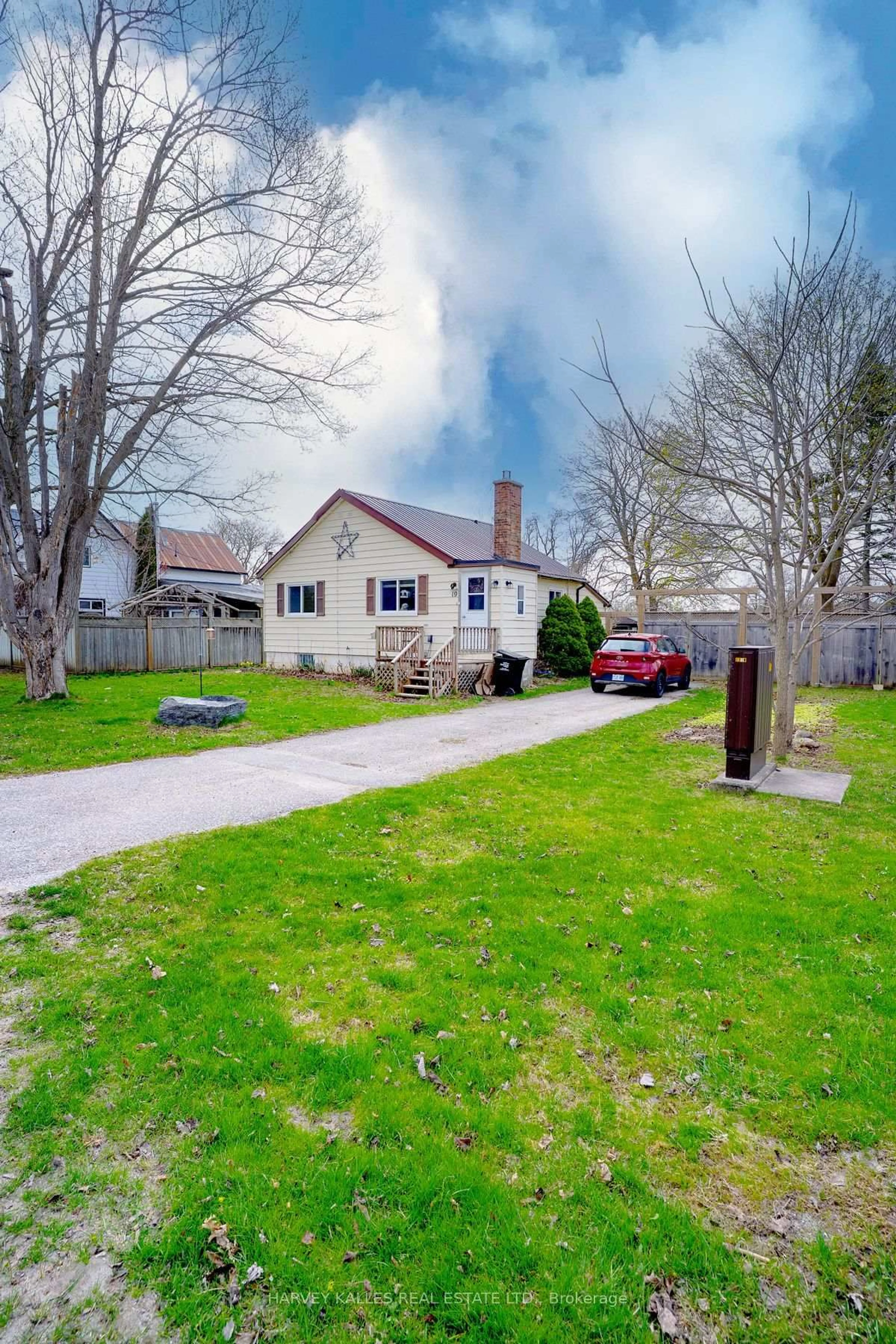 A pic from outside/outdoor area/front of a property/back of a property/a pic from drone, street for 19 Wellington St, Clearview Ontario L0M 1G0