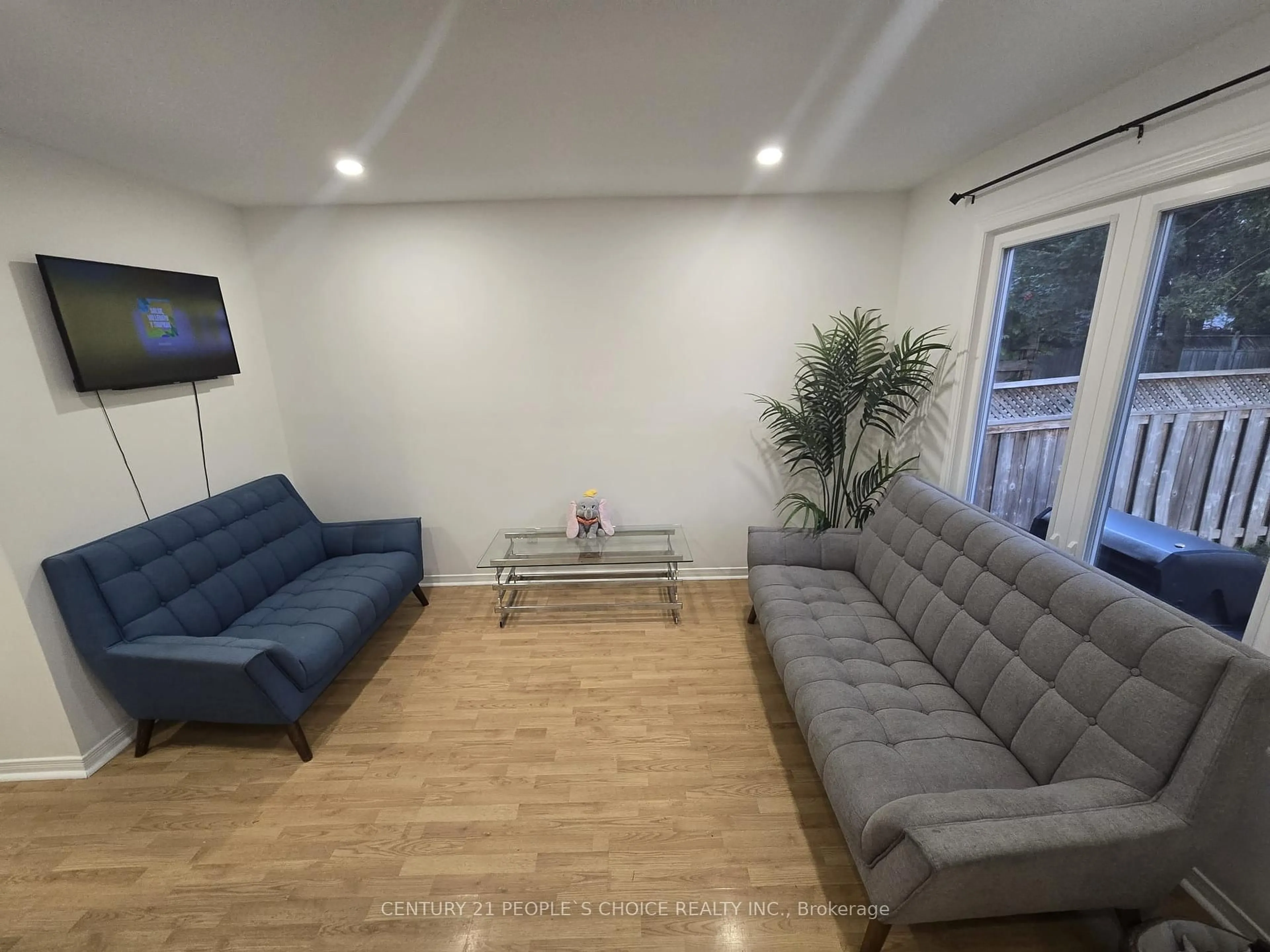 Living room with furniture, unknown for 9 Rosenfeld Dr, Barrie Ontario L4M 5X3