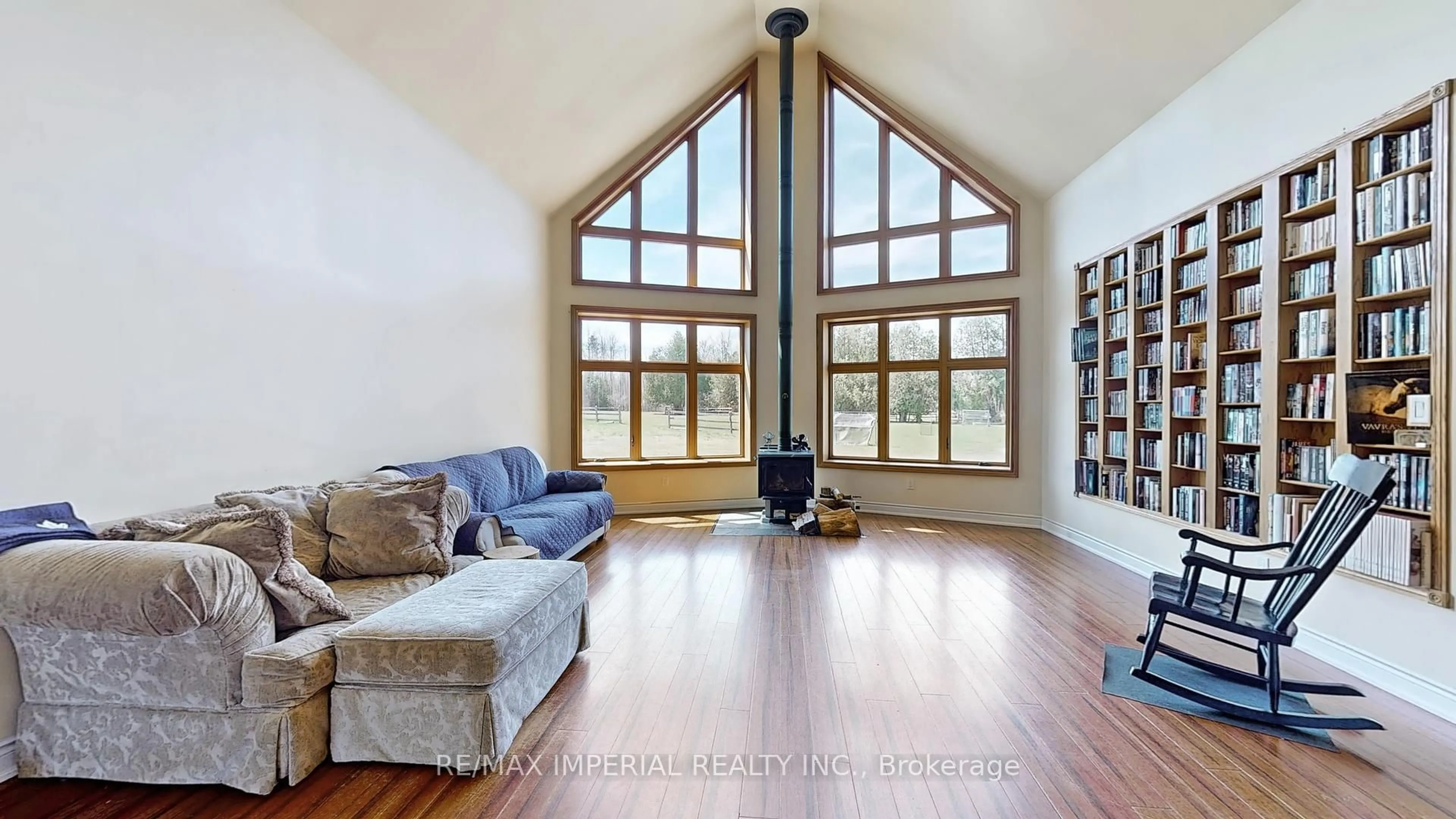 Living room with furniture, wood/laminate floor for 1917 Old Second Rd, Springwater Ontario L9X 1N9