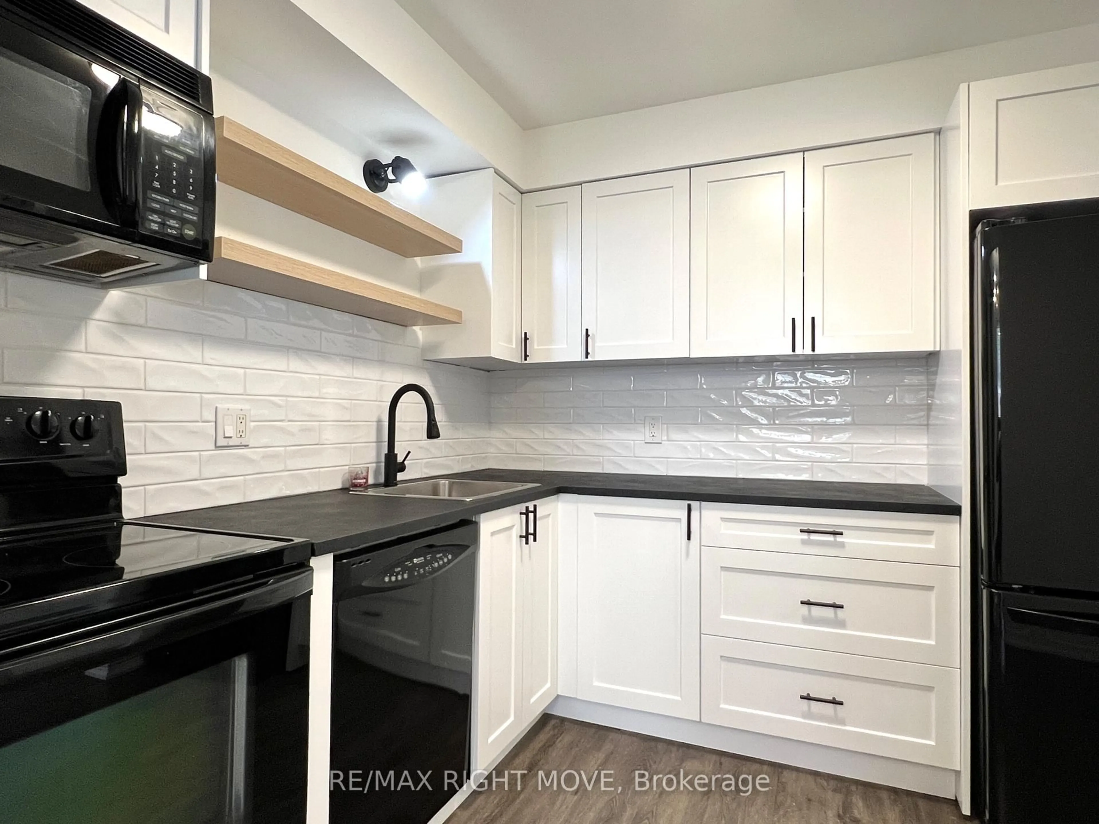 Standard kitchen, ceramic/tile floor for 25 South St #103, Orillia Ontario L3V 7M7