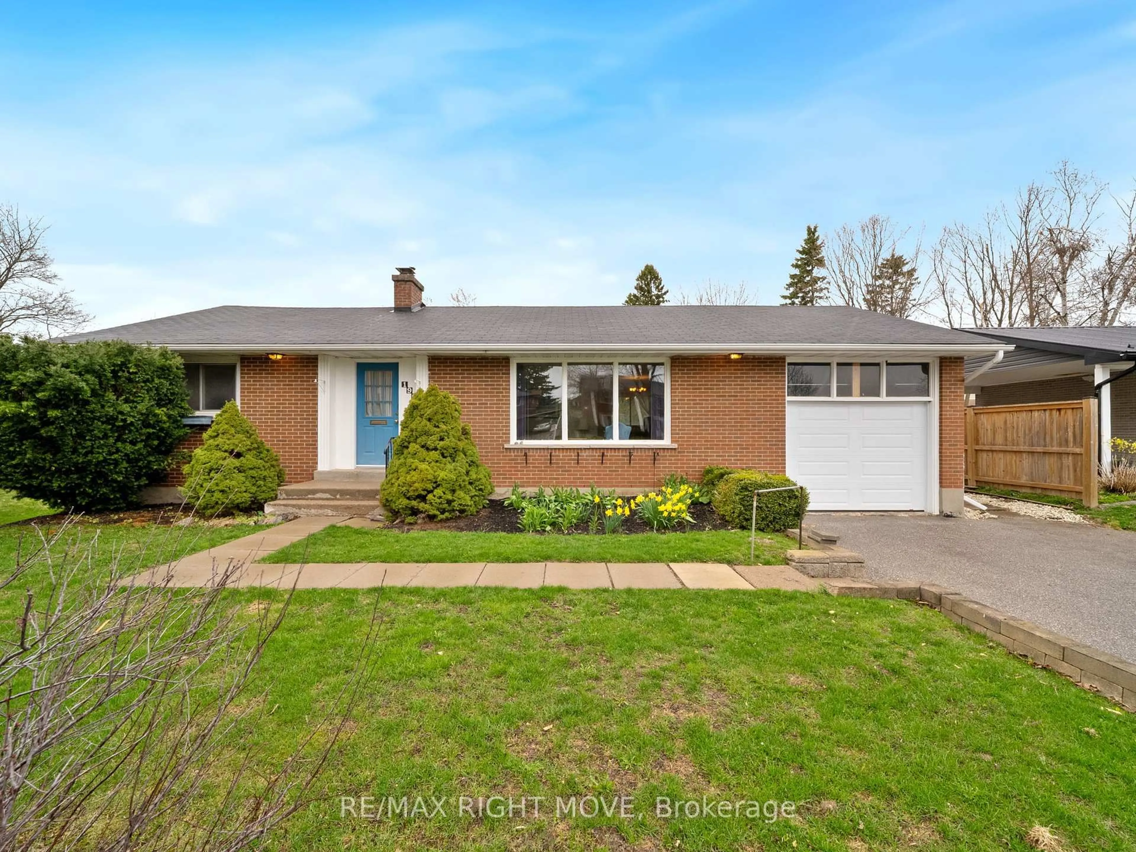 Home with brick exterior material, street for 190 Martin Dr, Orillia Ontario L3V 3P5