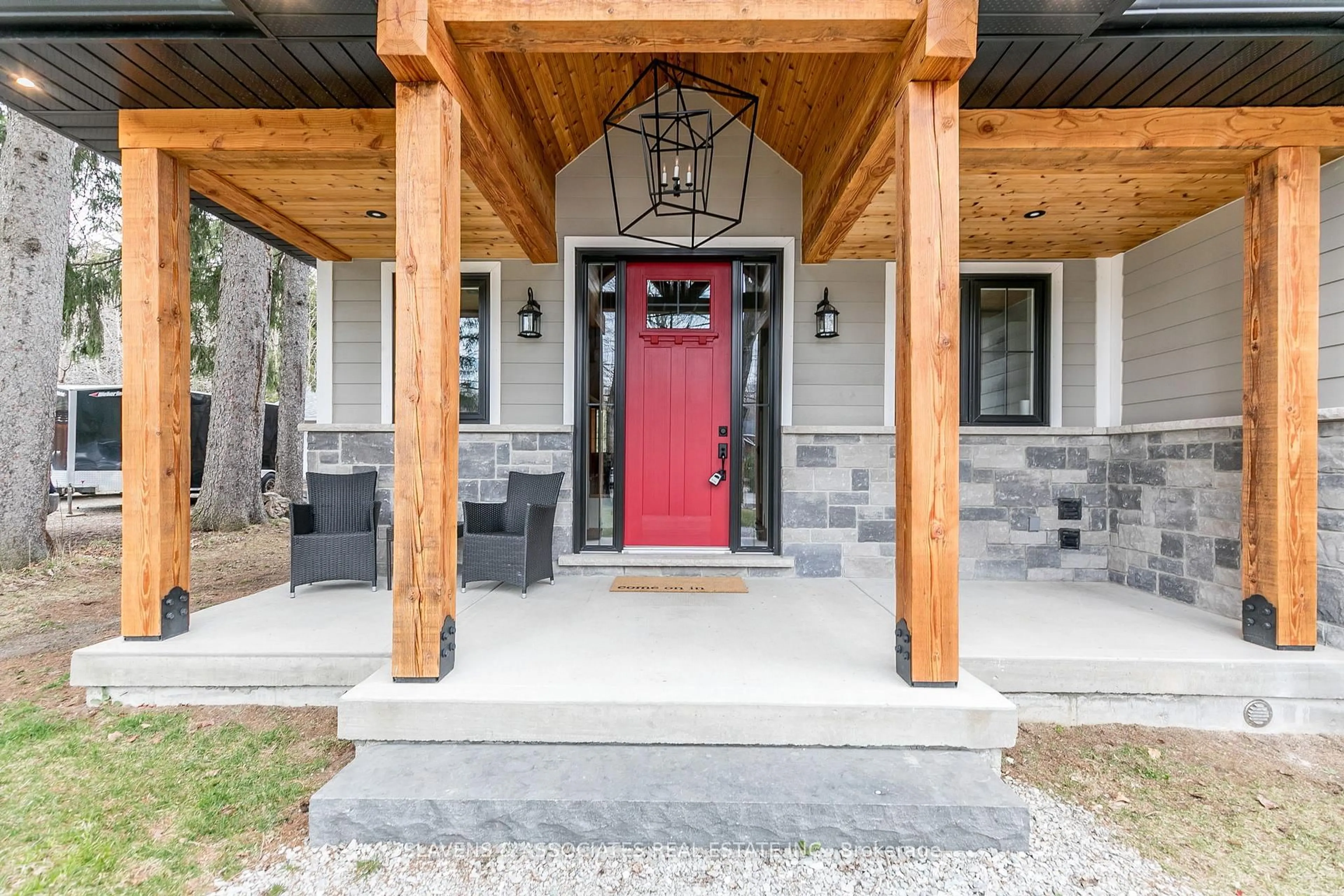 Indoor entryway for 1177 2nd Line, Oro-Medonte Ontario L0L 2L0