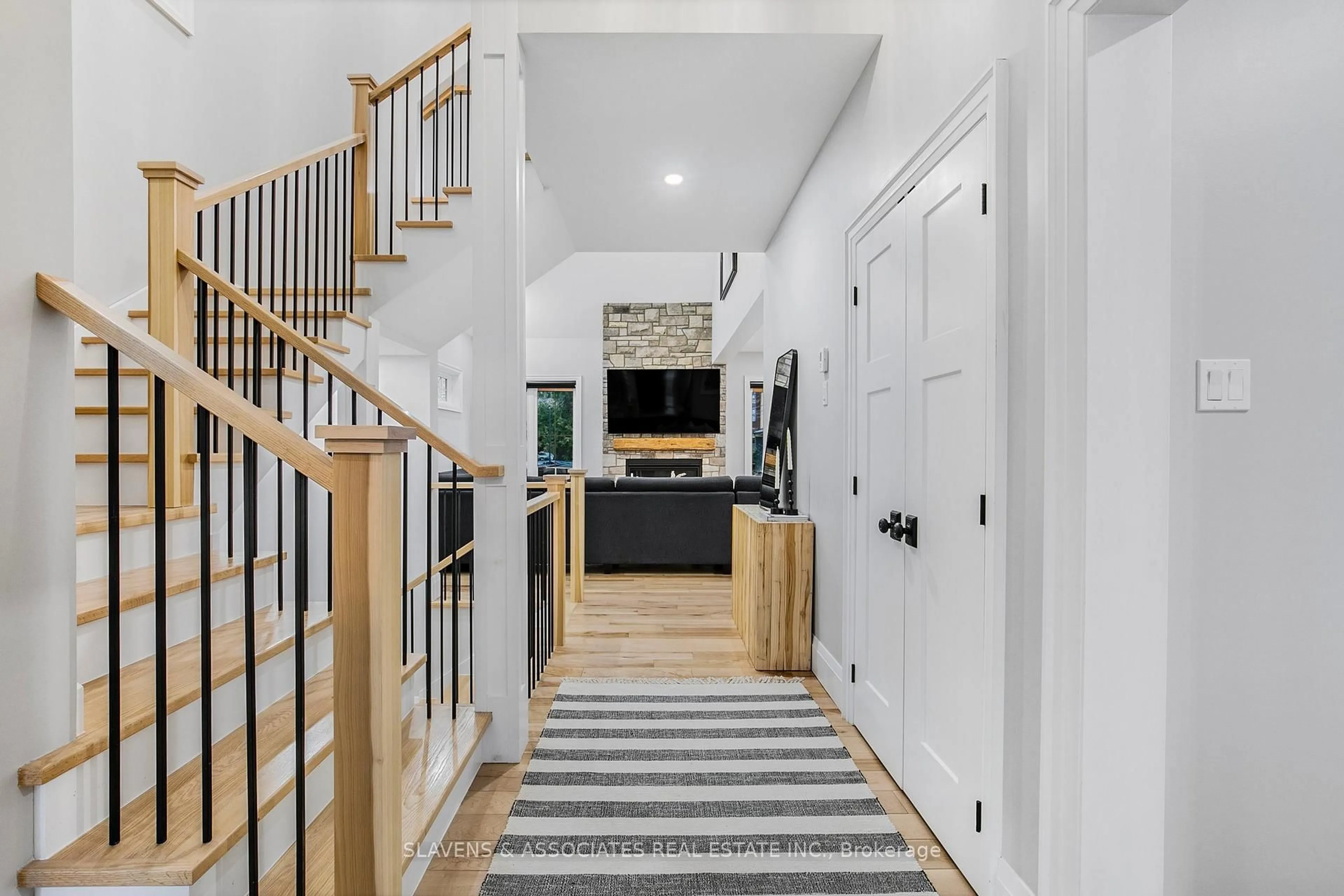 Indoor entryway for 1177 2nd Line, Oro-Medonte Ontario L0L 2L0