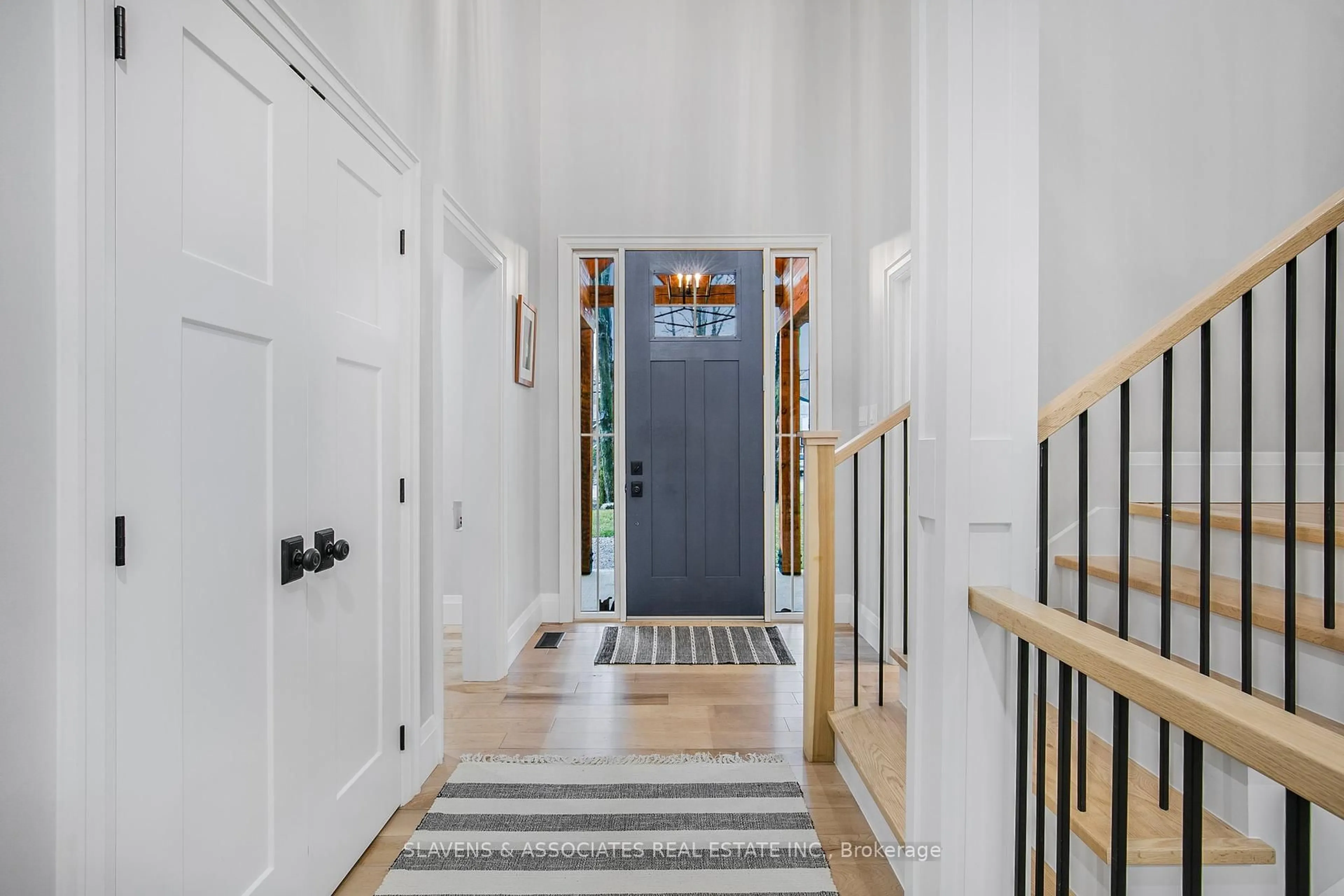 Indoor entryway for 1177 2nd Line, Oro-Medonte Ontario L0L 2L0