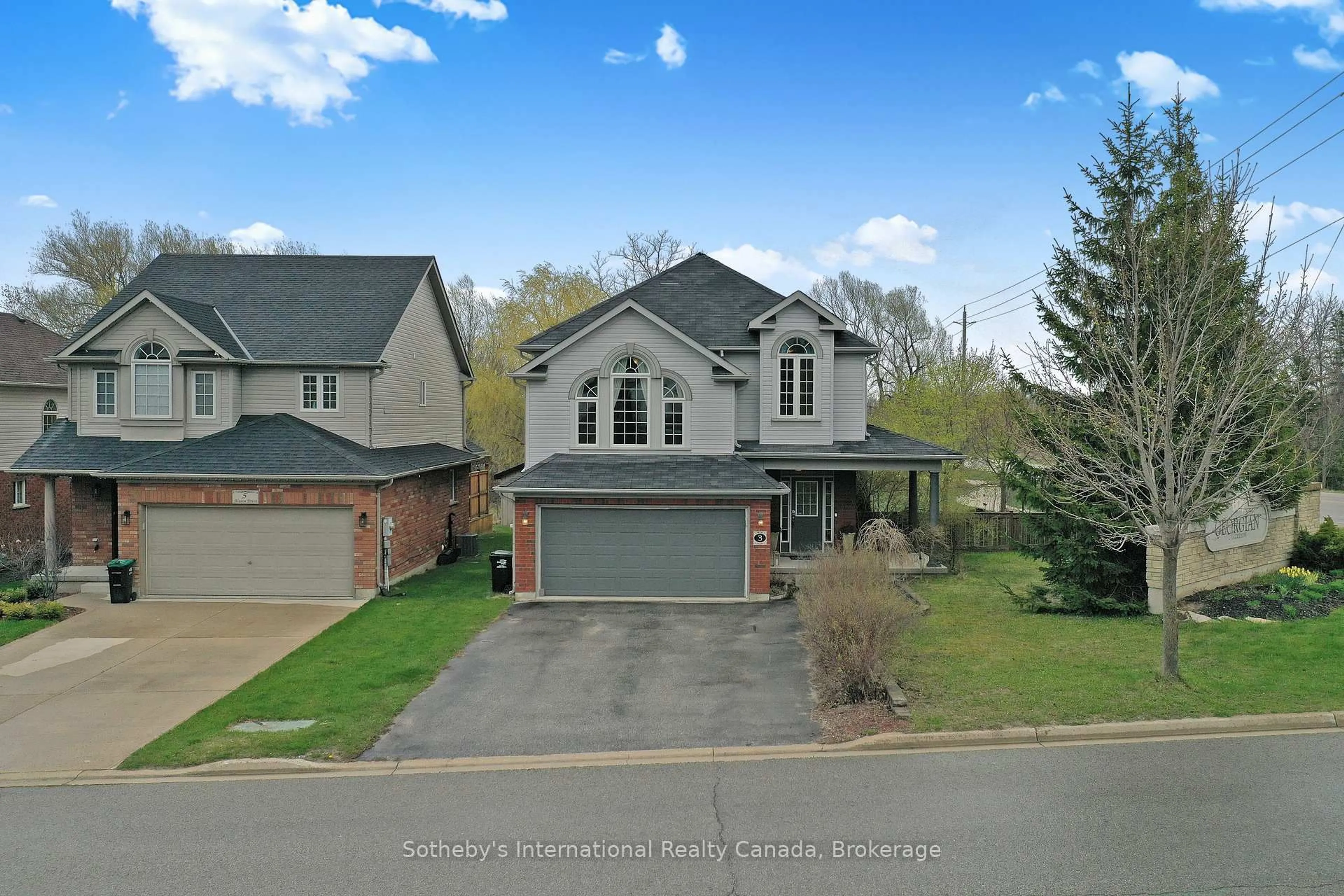 A pic from outside/outdoor area/front of a property/back of a property/a pic from drone, street for 3 Alyssa Dr, Collingwood Ontario L9Y 5K8