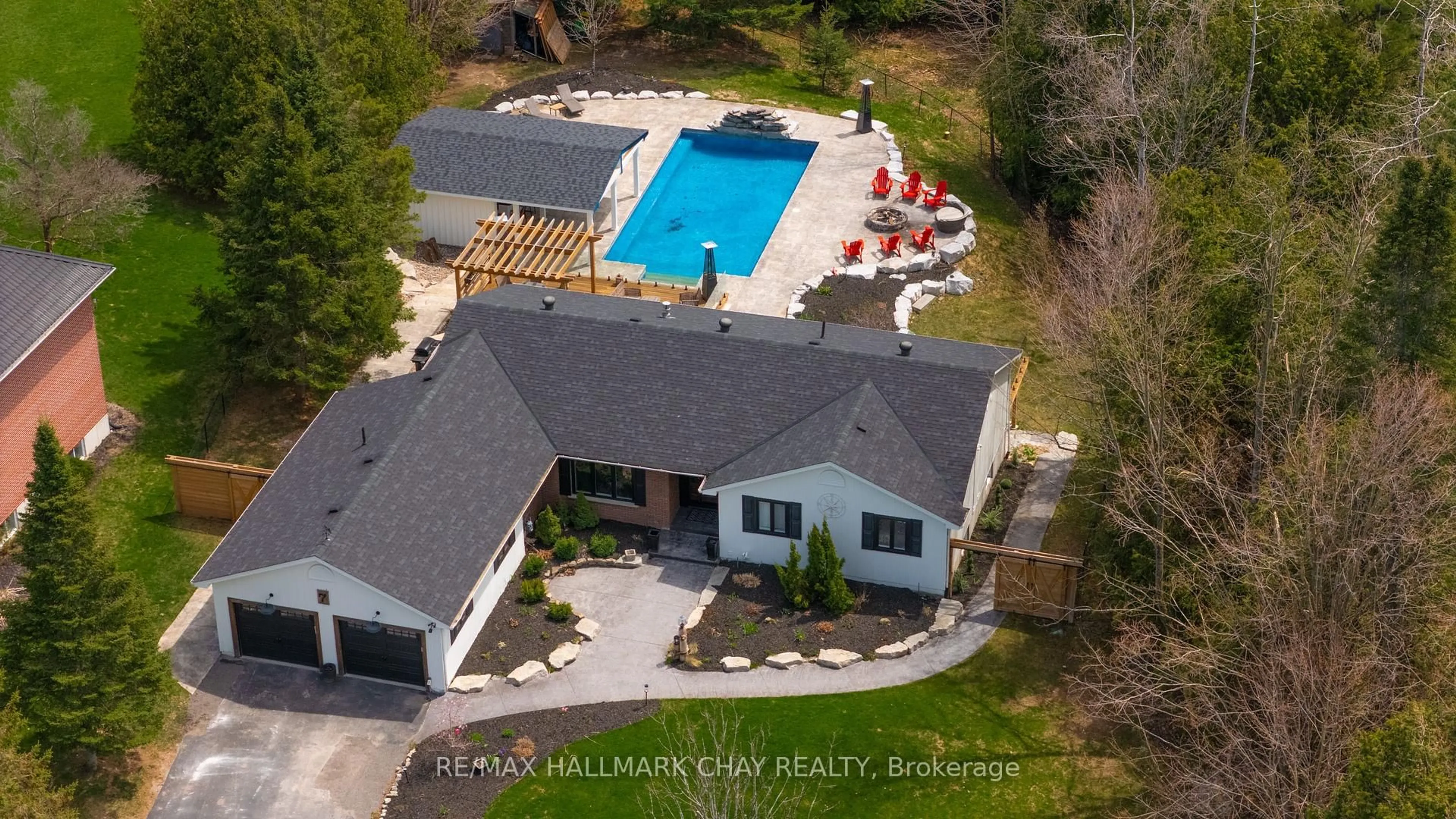 A pic from outside/outdoor area/front of a property/back of a property/a pic from drone, unknown for 7 Jodies Lane, Springwater Ontario L0L 1X1
