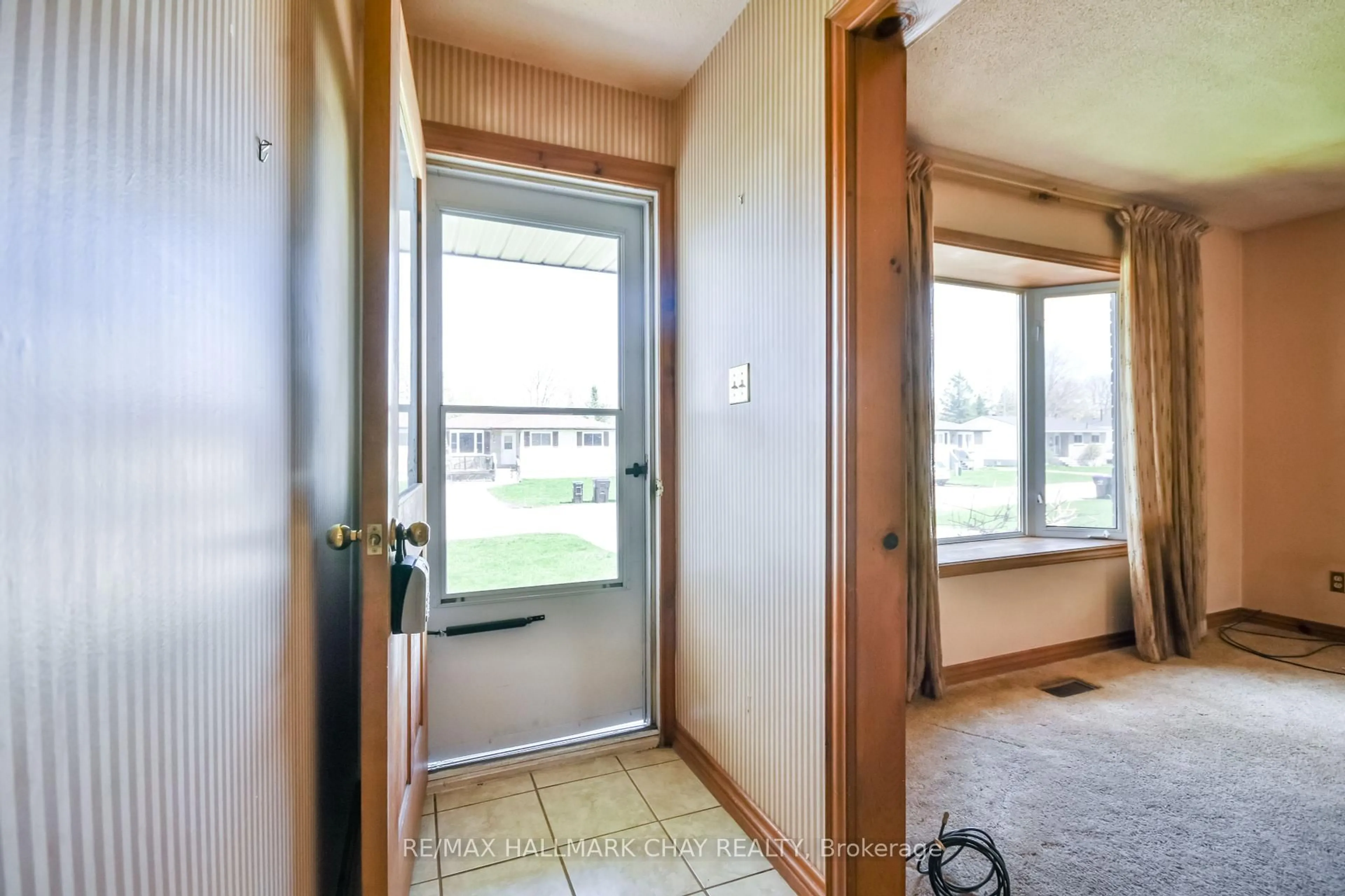 Indoor entryway for 20 Mason Rd, Collingwood Ontario L9Y 4E3