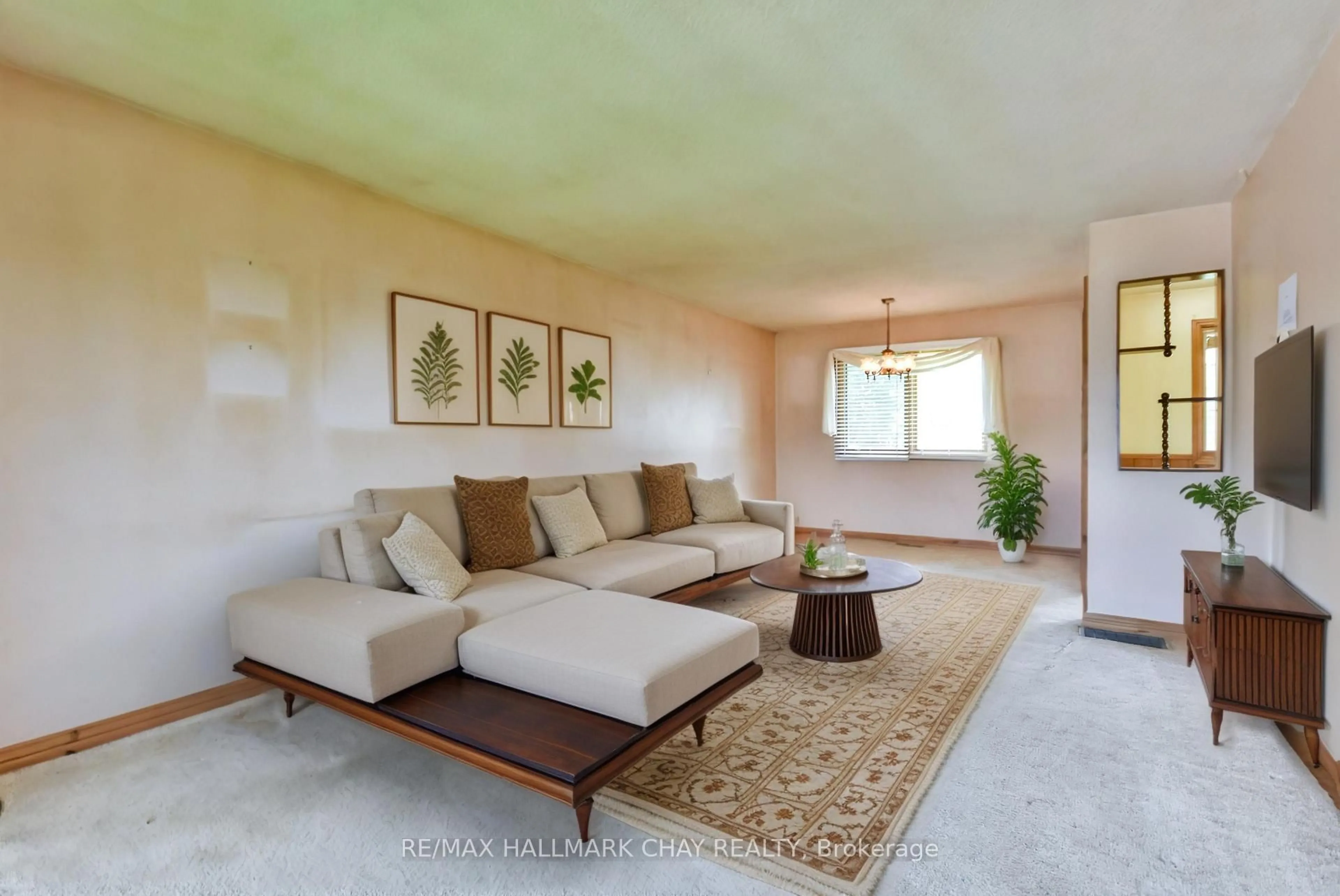Living room with furniture, unknown for 20 Mason Rd, Collingwood Ontario L9Y 4E3