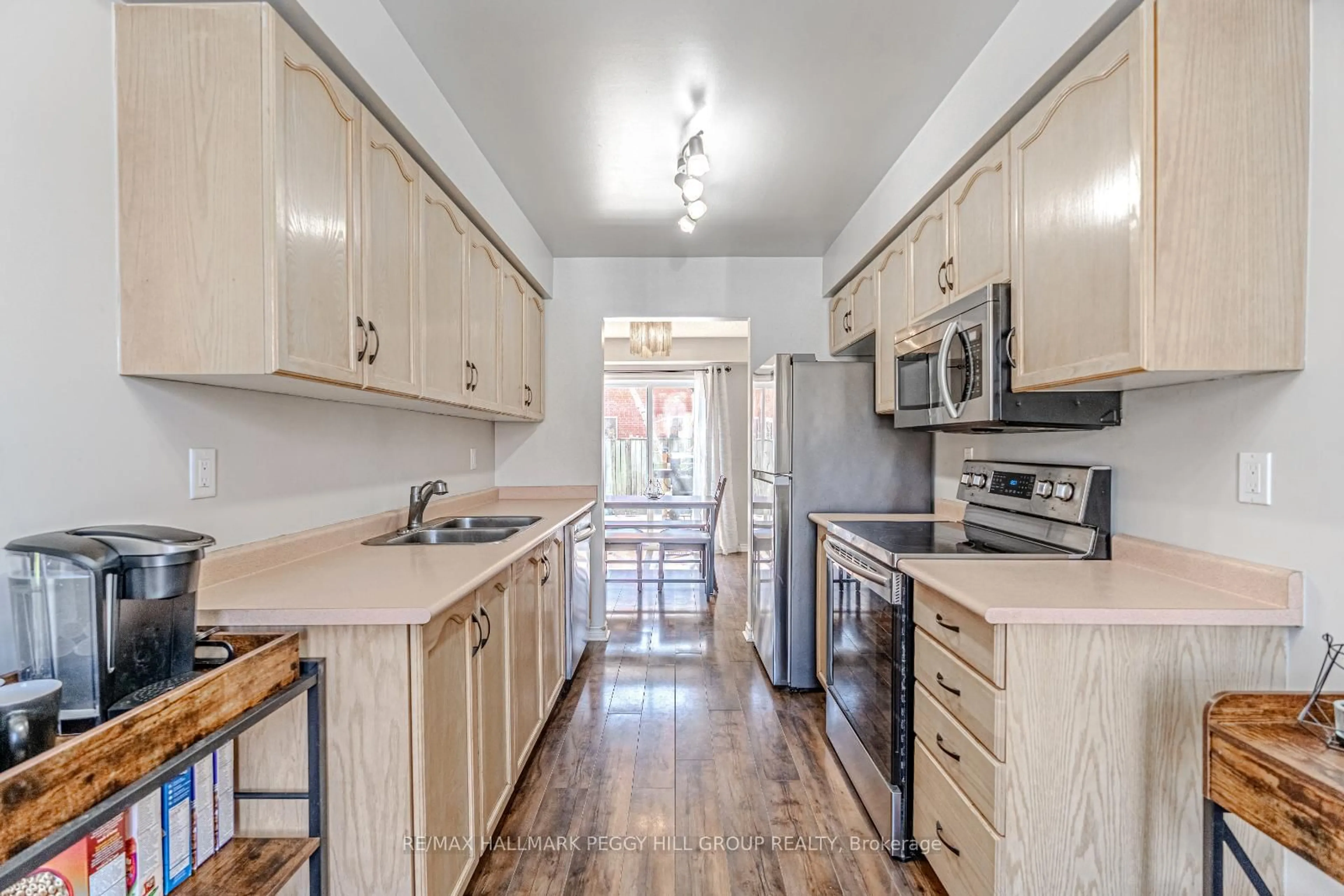 Standard kitchen, unknown for 5 Lyfytt Cres, Barrie Ontario L4N 7X4