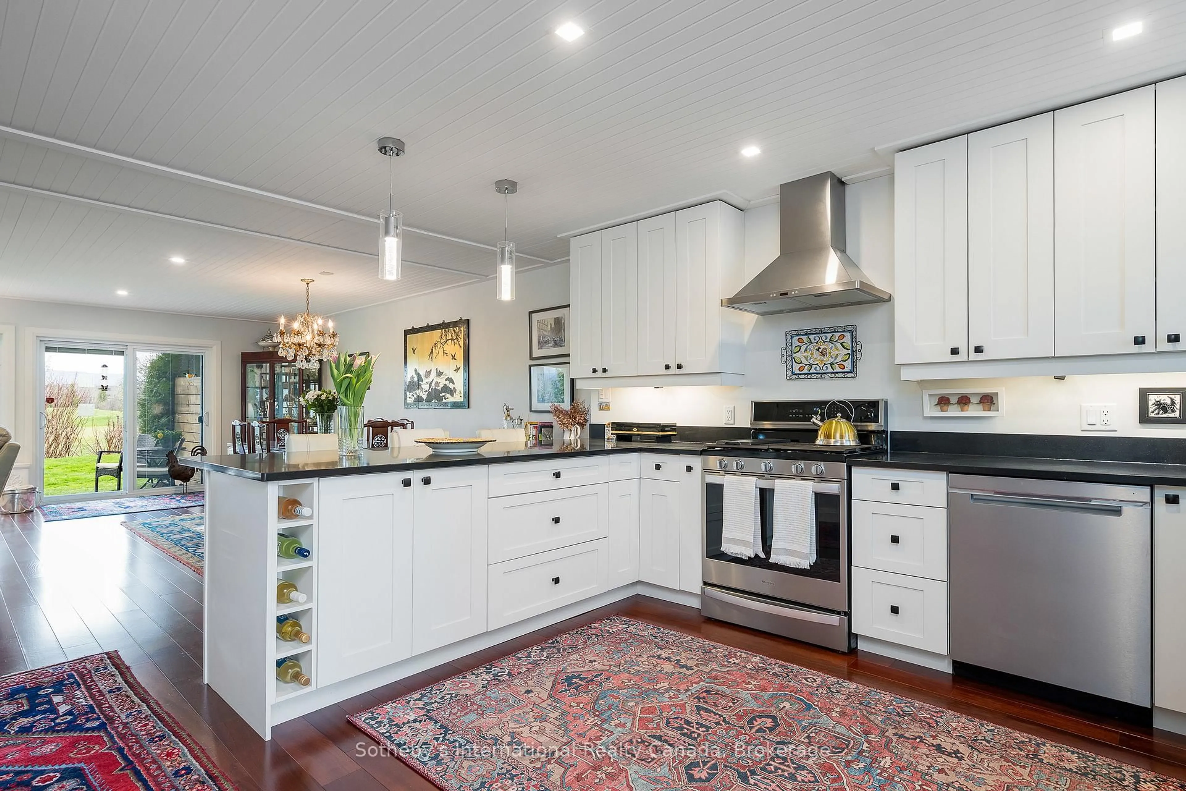 Contemporary kitchen, unknown for 565 Oxbow Cres, Collingwood Ontario L9Y 5B4