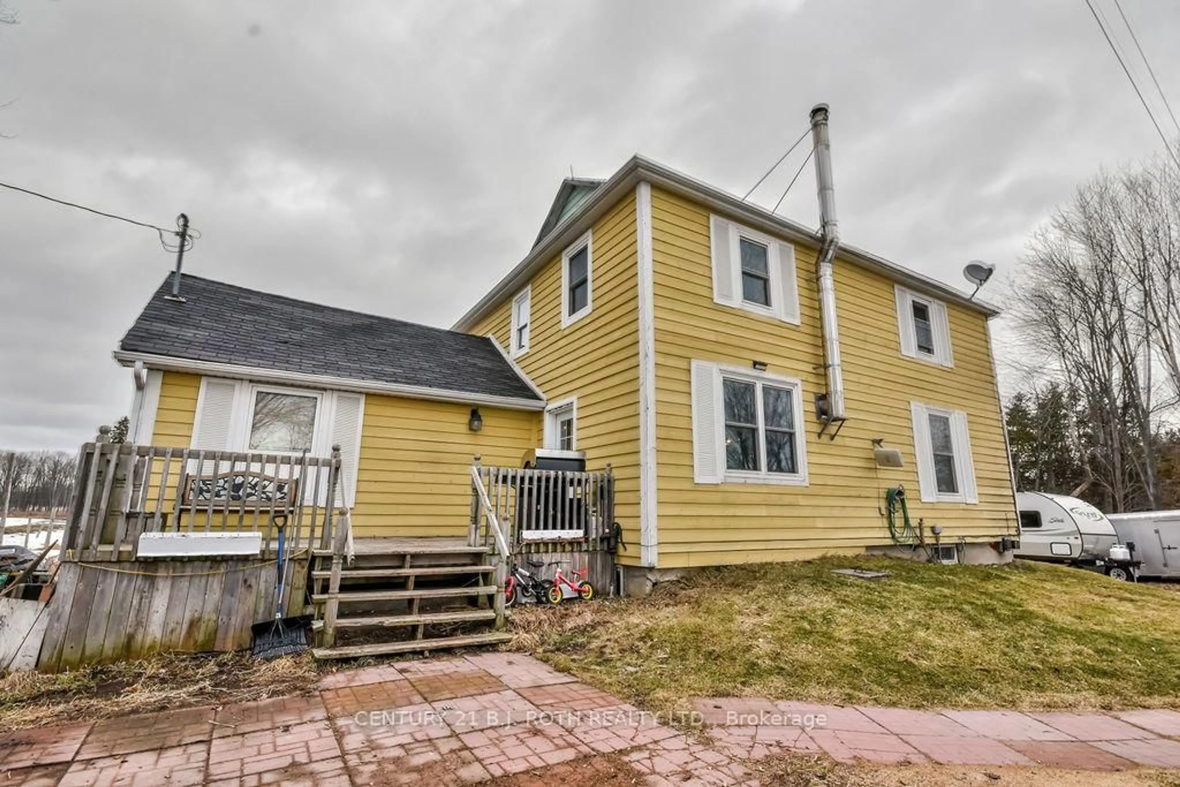 A pic from outside/outdoor area/front of a property/back of a property/a pic from drone, street for 10 12 Line, Oro-Medonte Ontario L0L 1T0
