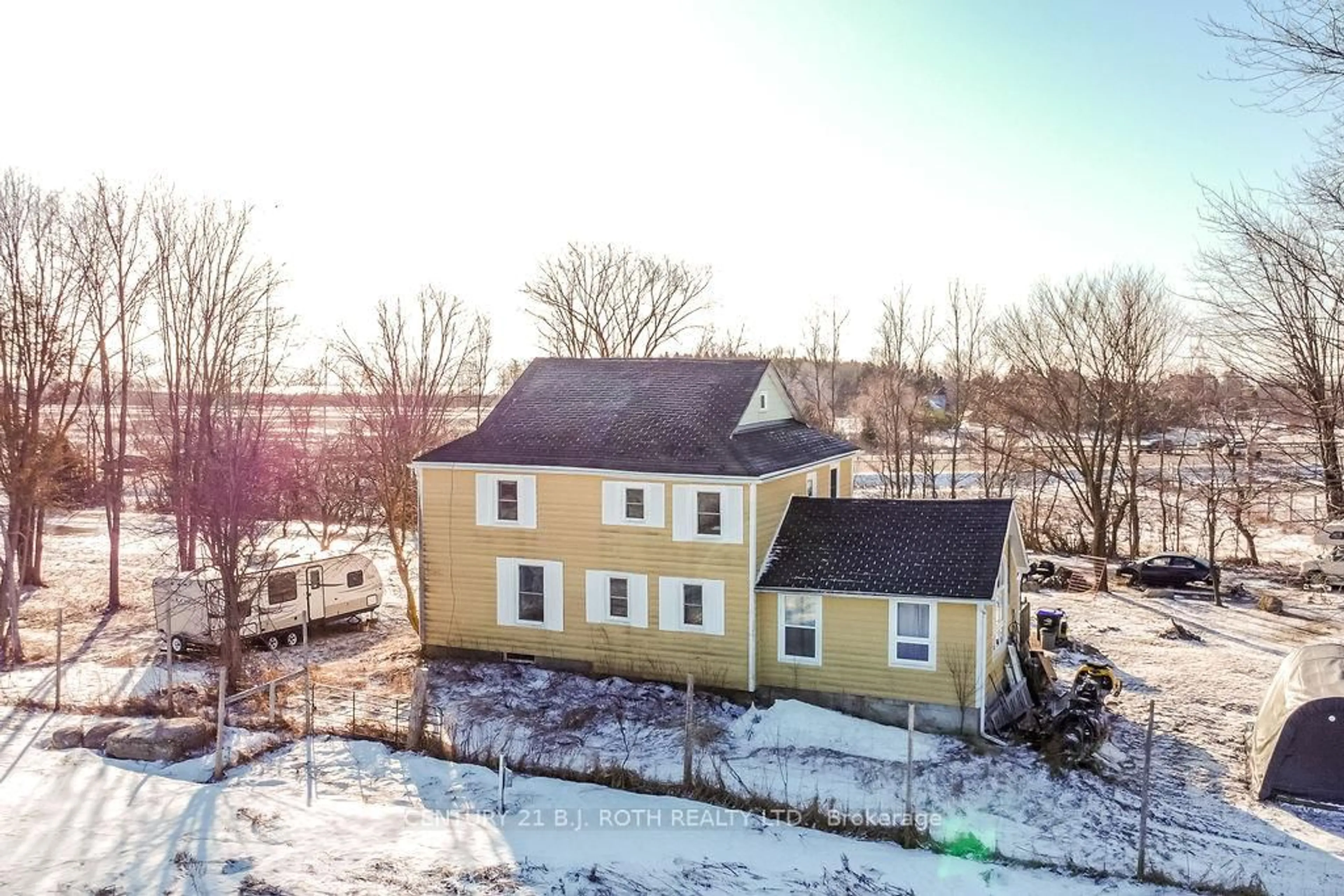 A pic from outside/outdoor area/front of a property/back of a property/a pic from drone, building for 10 12 Line, Oro-Medonte Ontario L0L 1T0