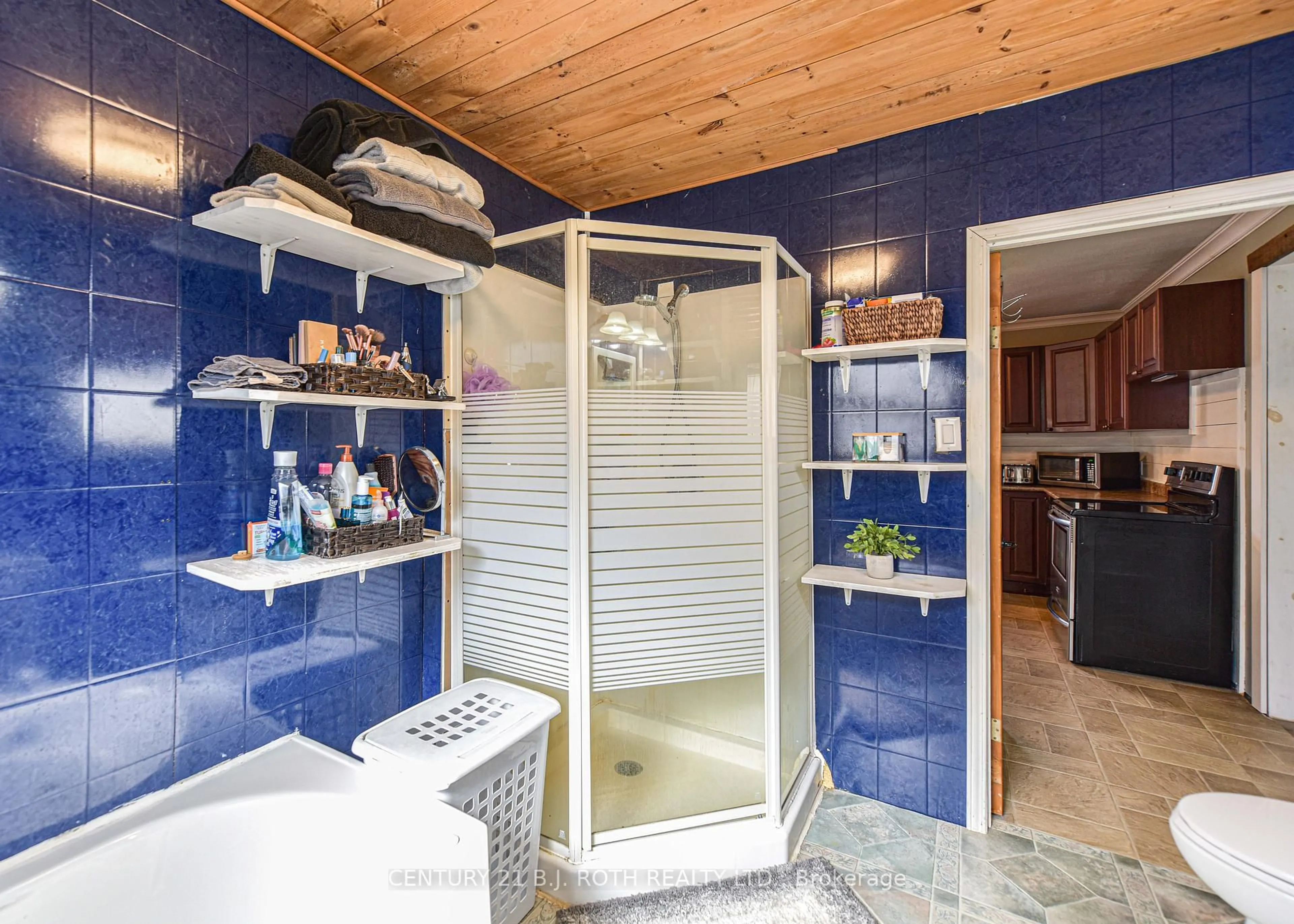 Contemporary bathroom, ceramic/tile floor for 1314 F R Nelson Rd, Severn Ontario L0K 2C0