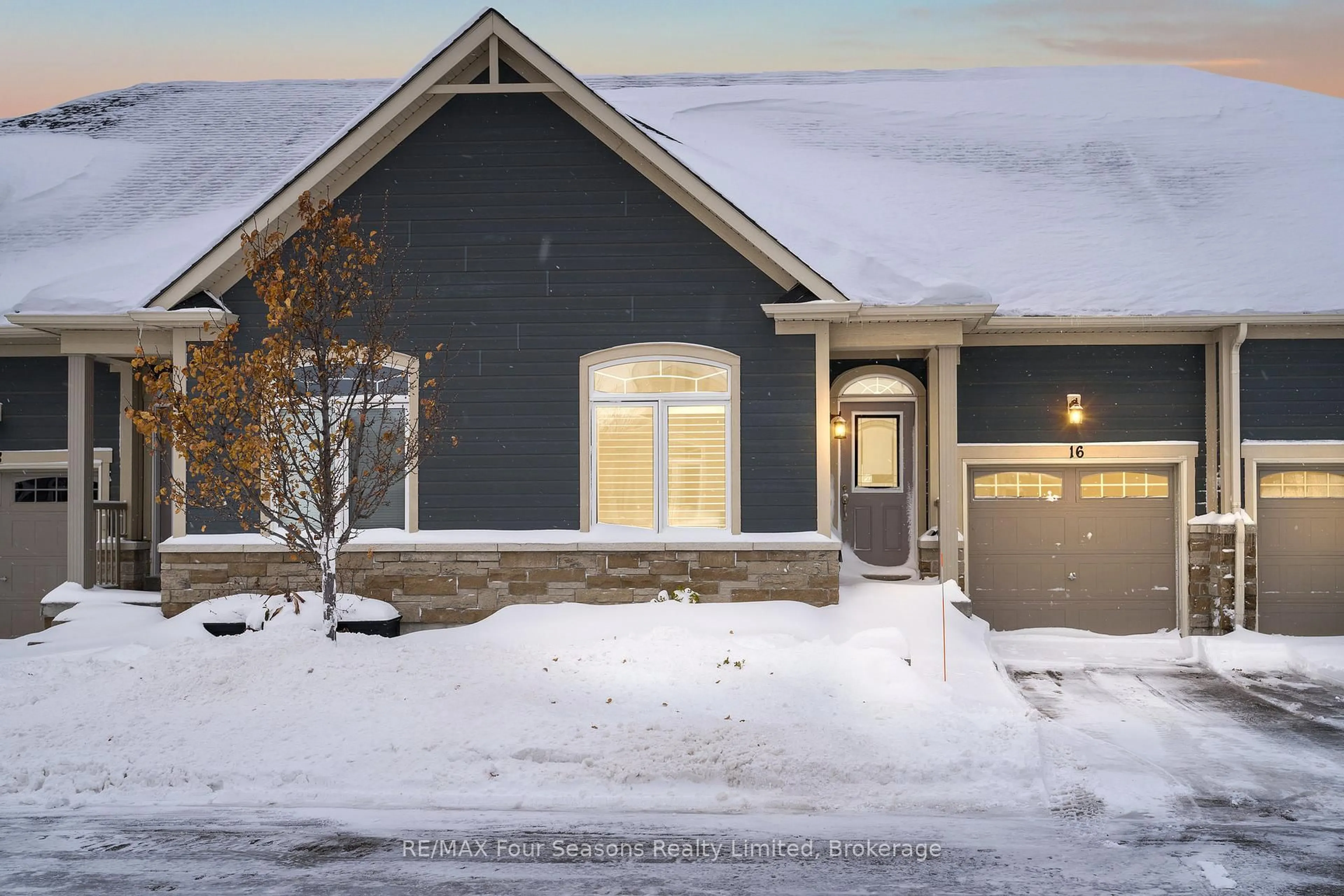 Home with brick exterior material, street for 16 Kari Cres, Collingwood Ontario L9Y 5B4