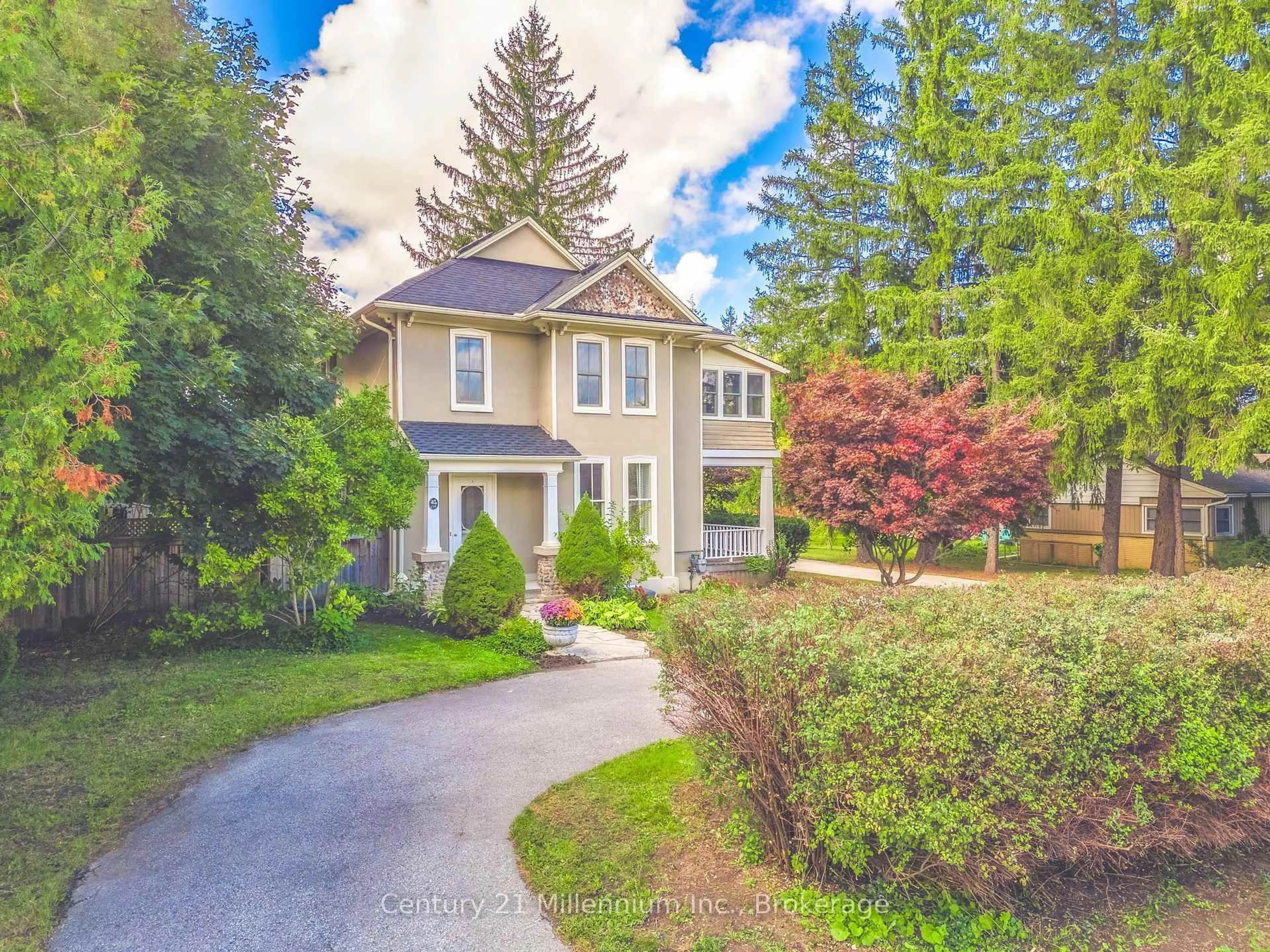 A pic from outside/outdoor area/front of a property/back of a property/a pic from drone, street for 774 HURONTARIO St, Collingwood Ontario L9Y 0G9