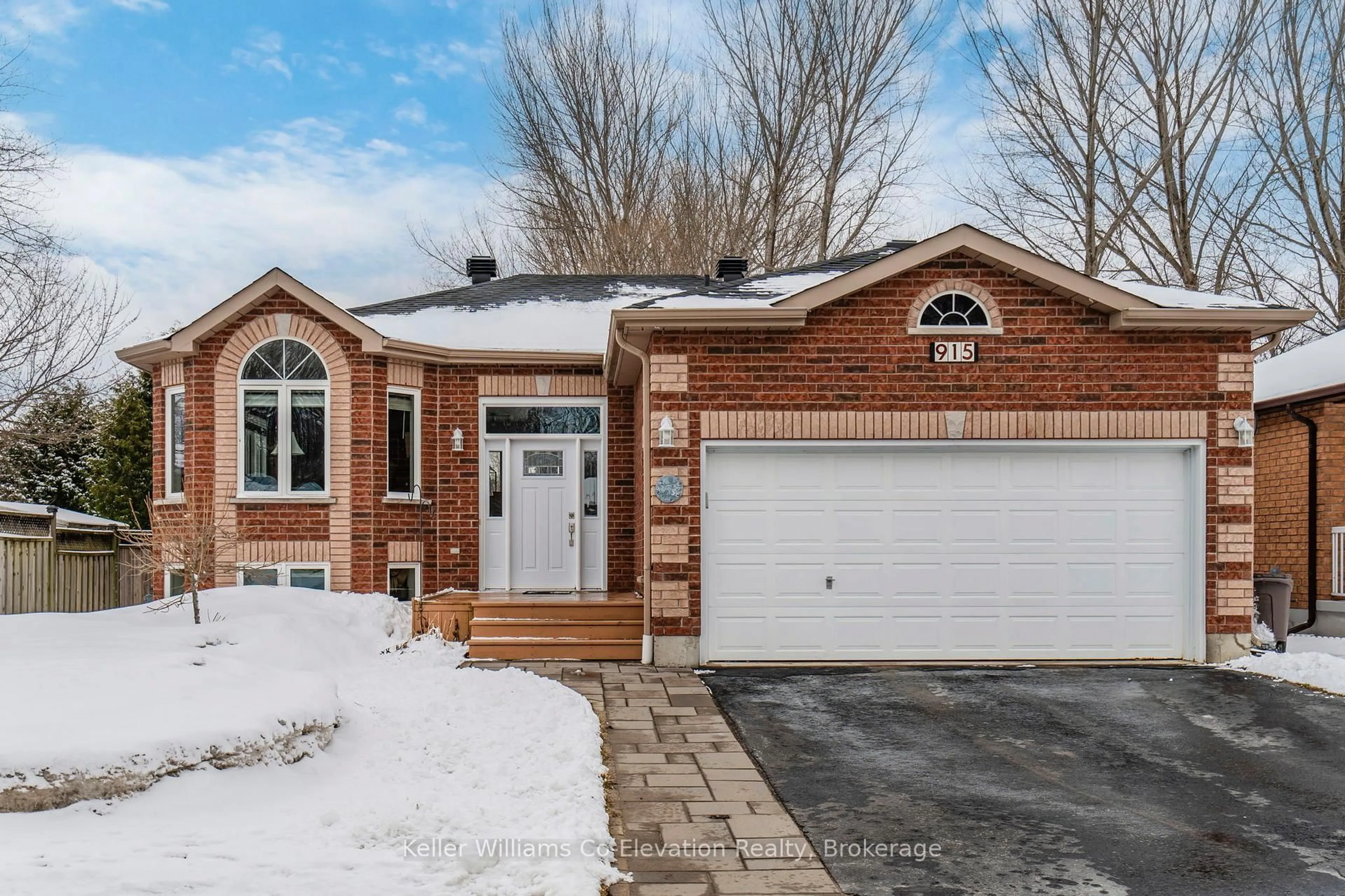 Home with brick exterior material, street for 915 Ottawa St, Midland Ontario L4R 5E5