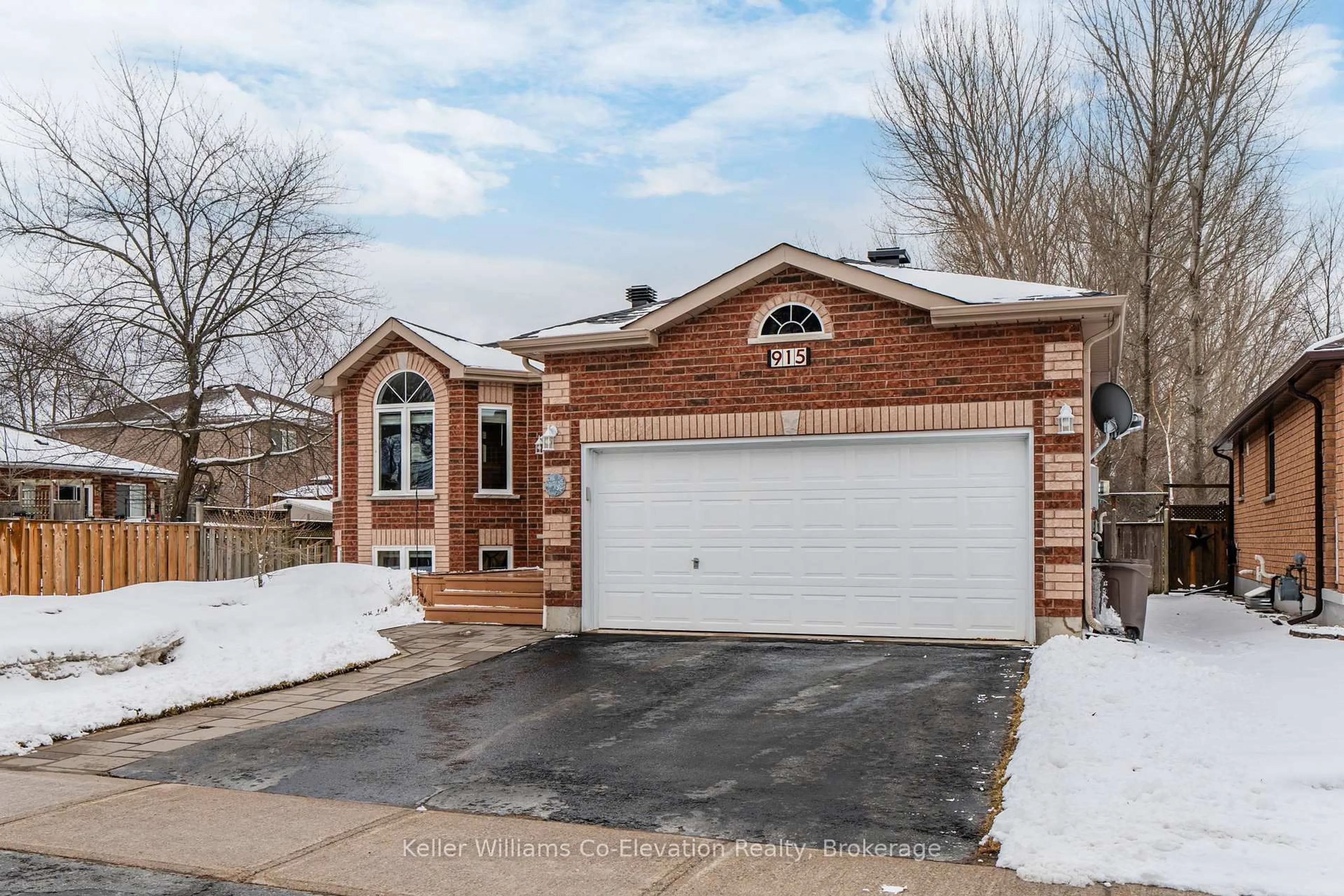 Home with brick exterior material, street for 915 Ottawa St, Midland Ontario L4R 5E5