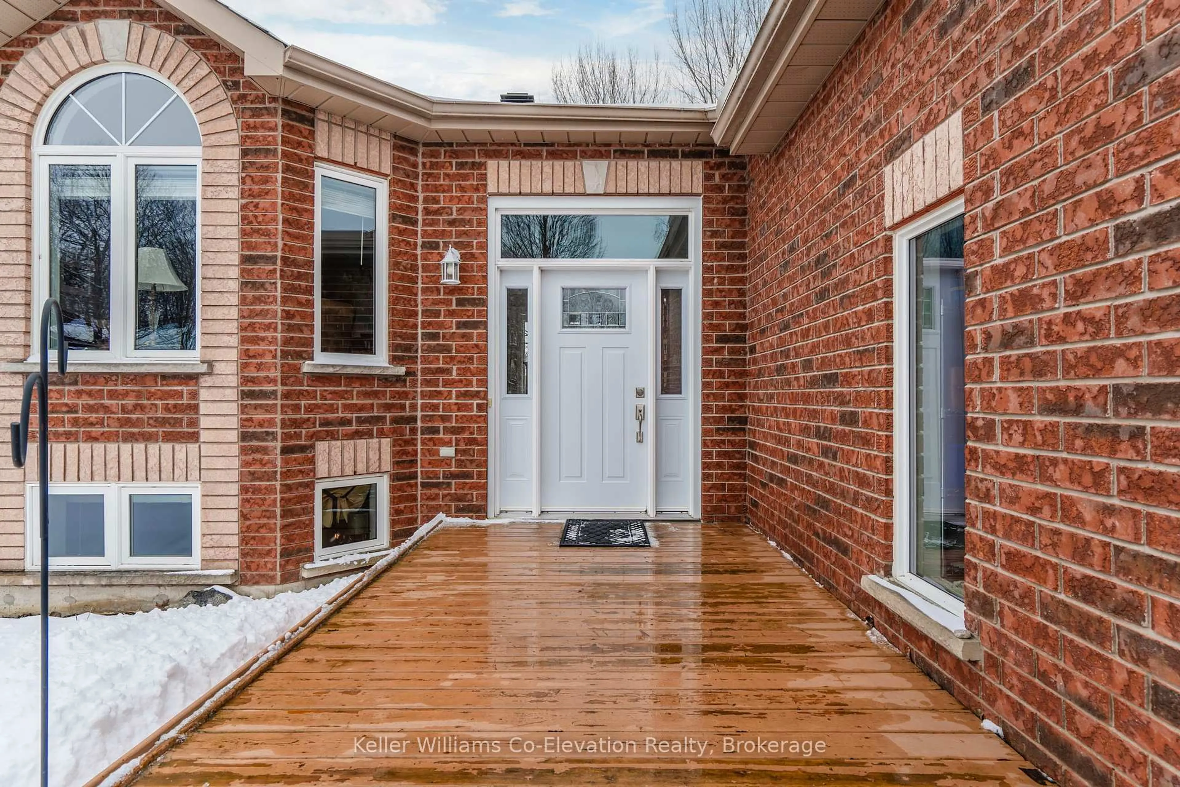 Home with brick exterior material, street for 915 Ottawa St, Midland Ontario L4R 5E5