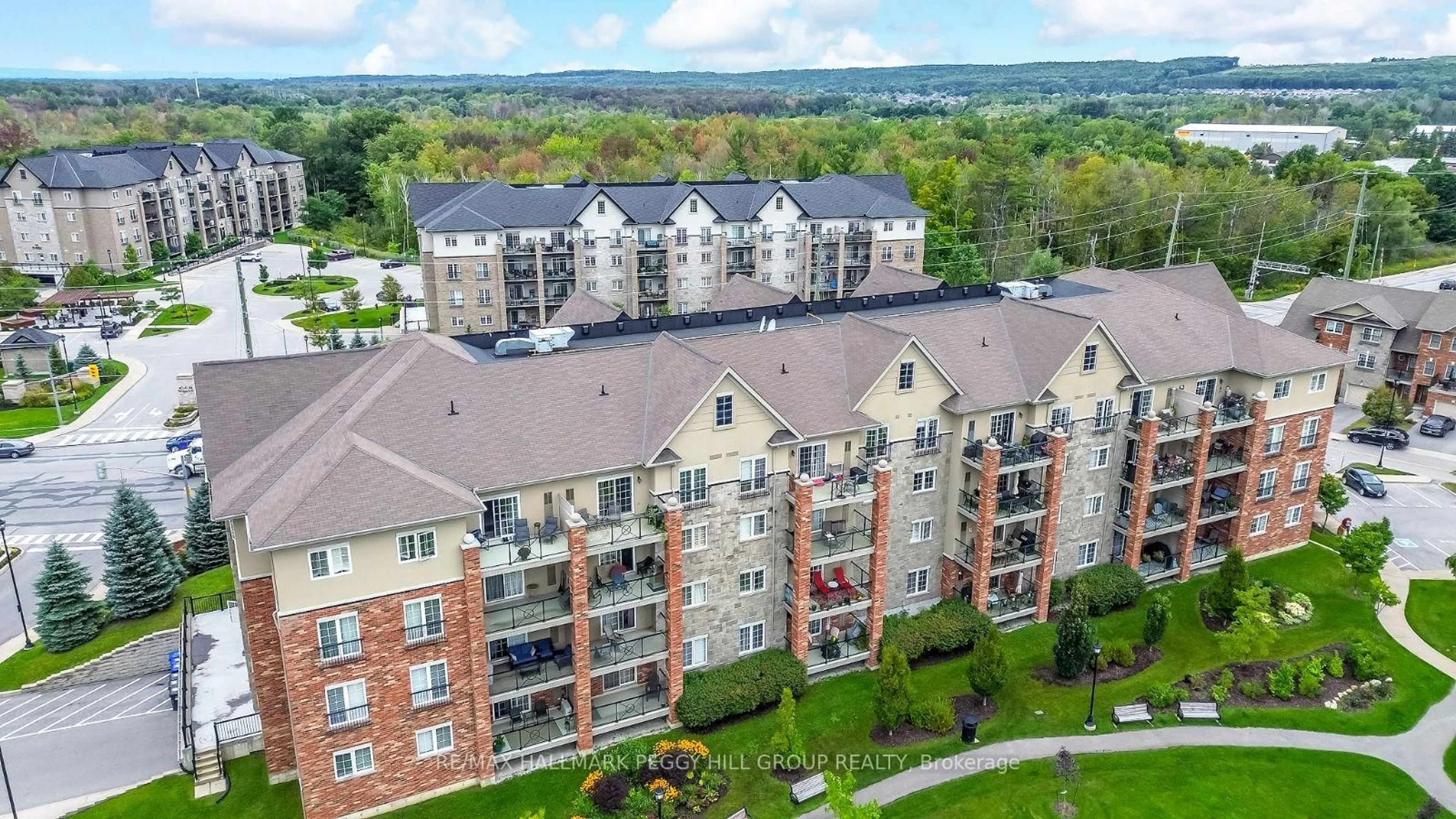 A pic from outside/outdoor area/front of a property/back of a property/a pic from drone, city buildings view from balcony for 39 Ferndale Dr #112, Barrie Ontario L4N 5T5