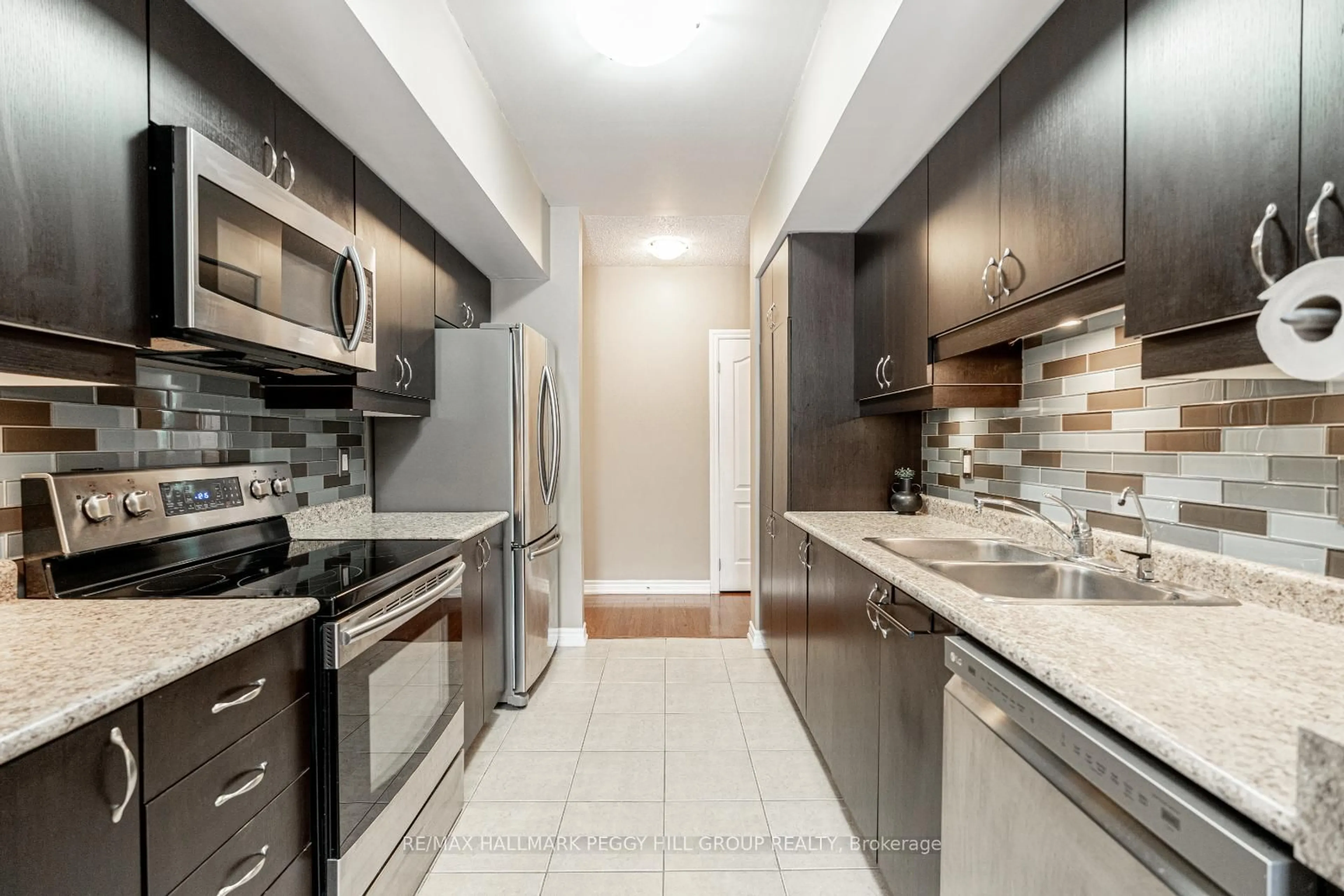 Standard kitchen, unknown for 39 Ferndale Dr #112, Barrie Ontario L4N 5T5