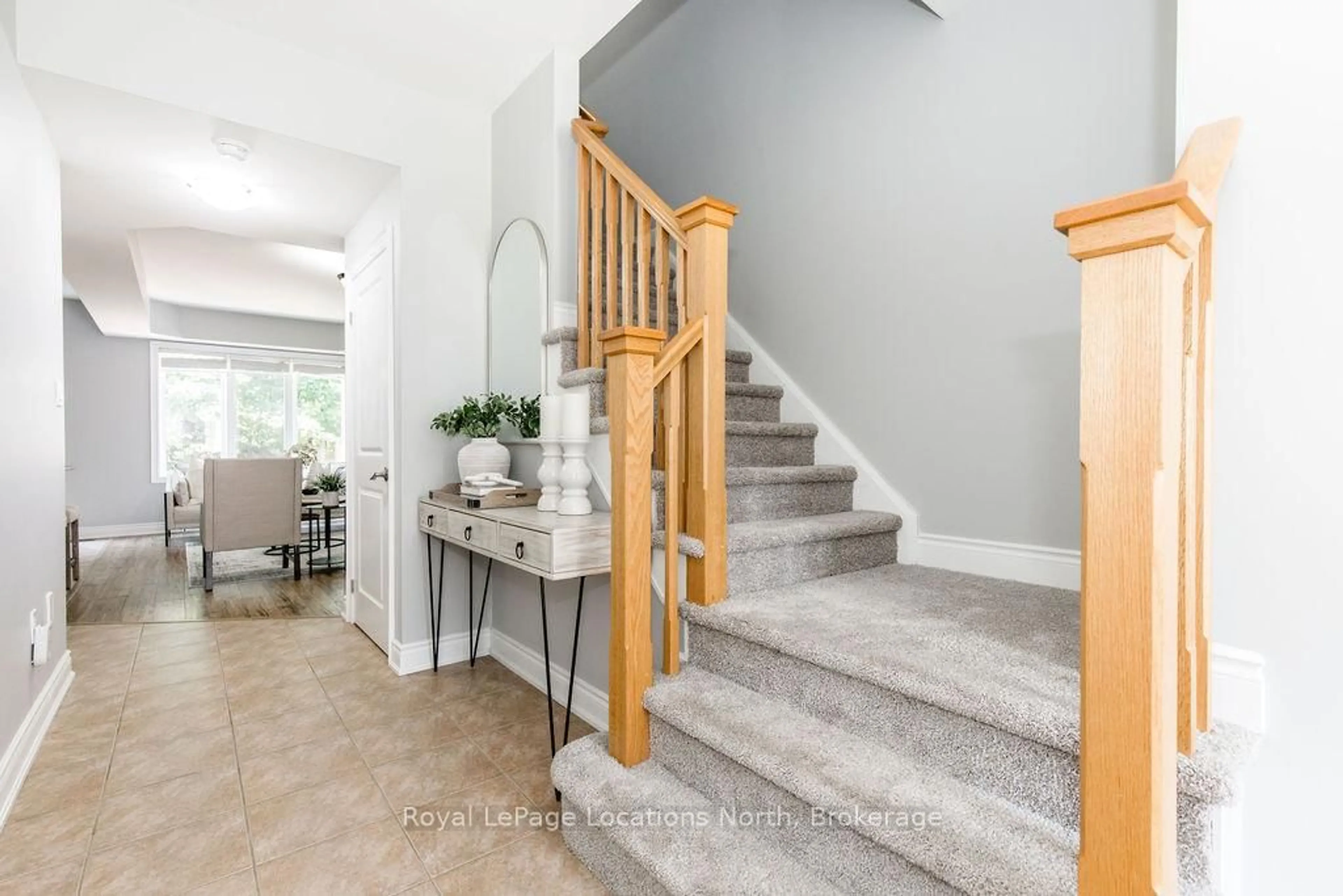 Indoor entryway for 21 COVINGTON BLUE Cres, Wasaga Beach Ontario L9Z 0E4