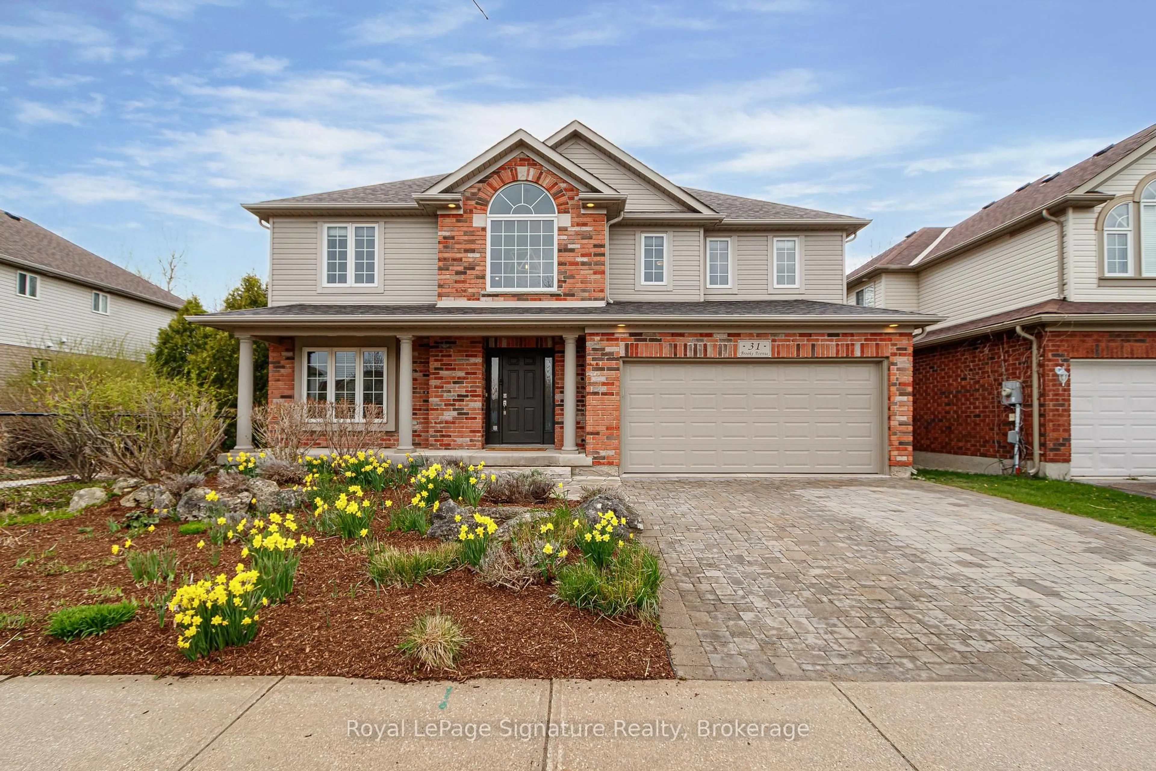Home with brick exterior material, street for 31 Brooke Ave, Collingwood Ontario L9Y 5L2