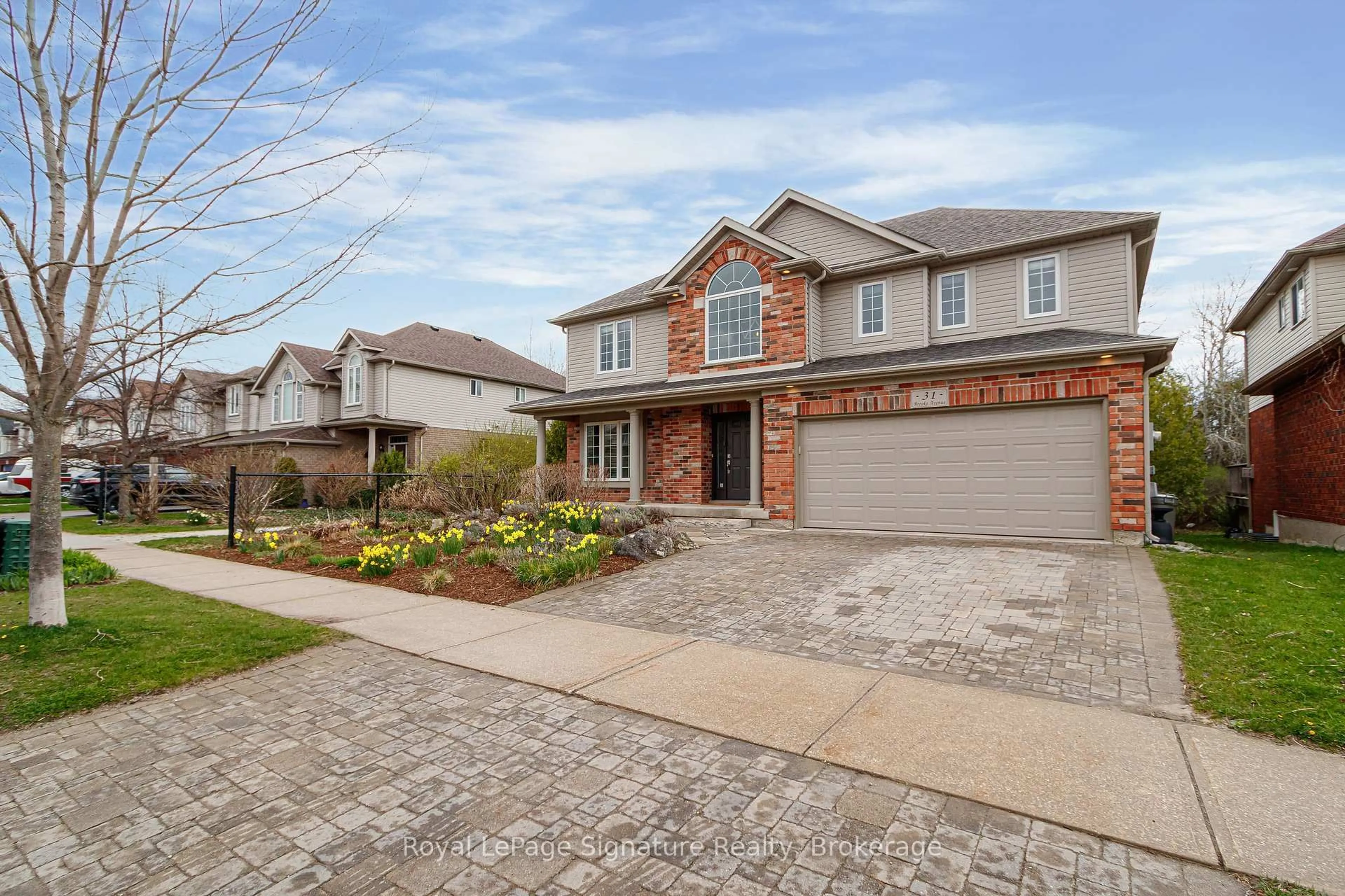 Home with brick exterior material, street for 31 Brooke Ave, Collingwood Ontario L9Y 5L2