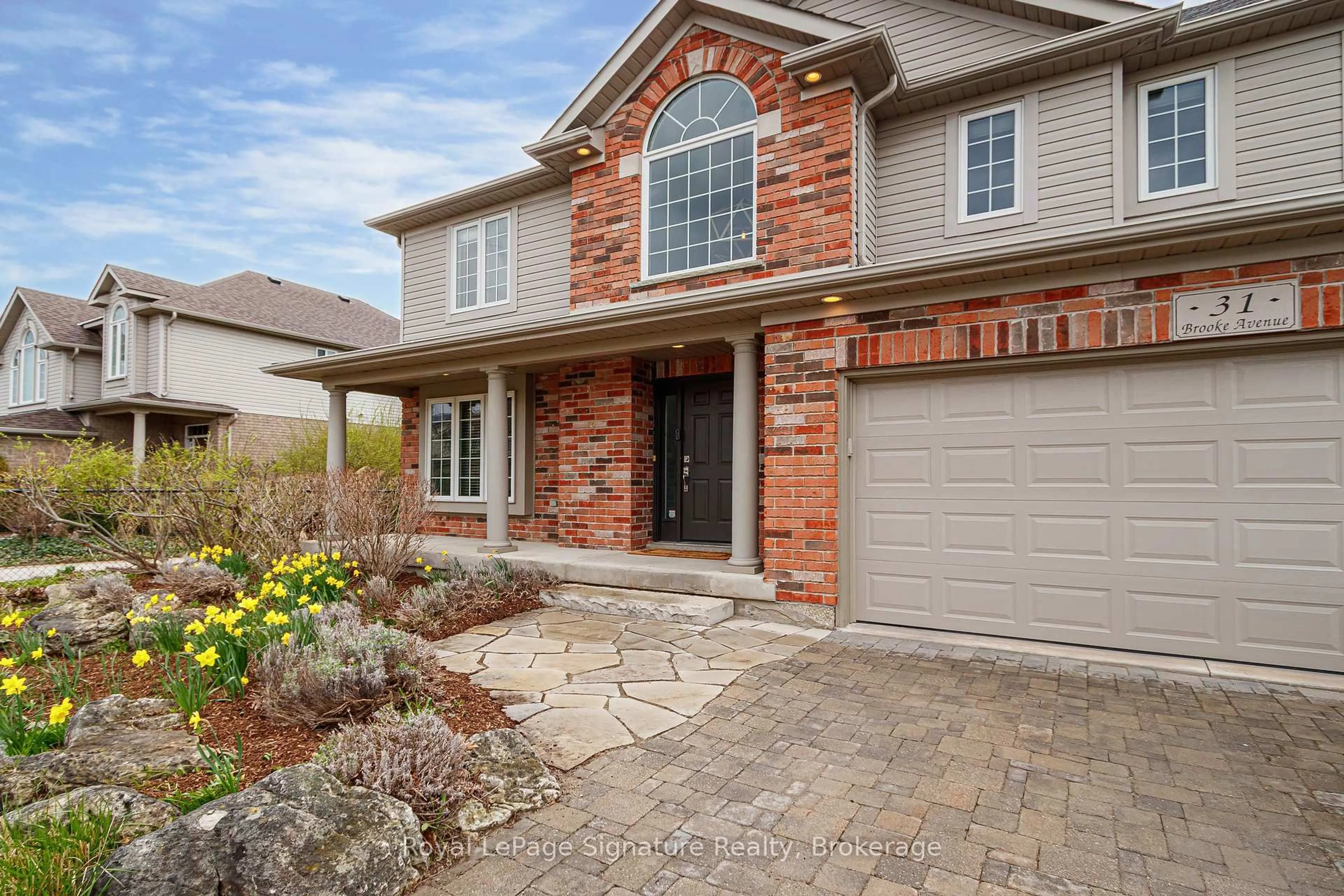 Home with brick exterior material, street for 31 Brooke Ave, Collingwood Ontario L9Y 5L2