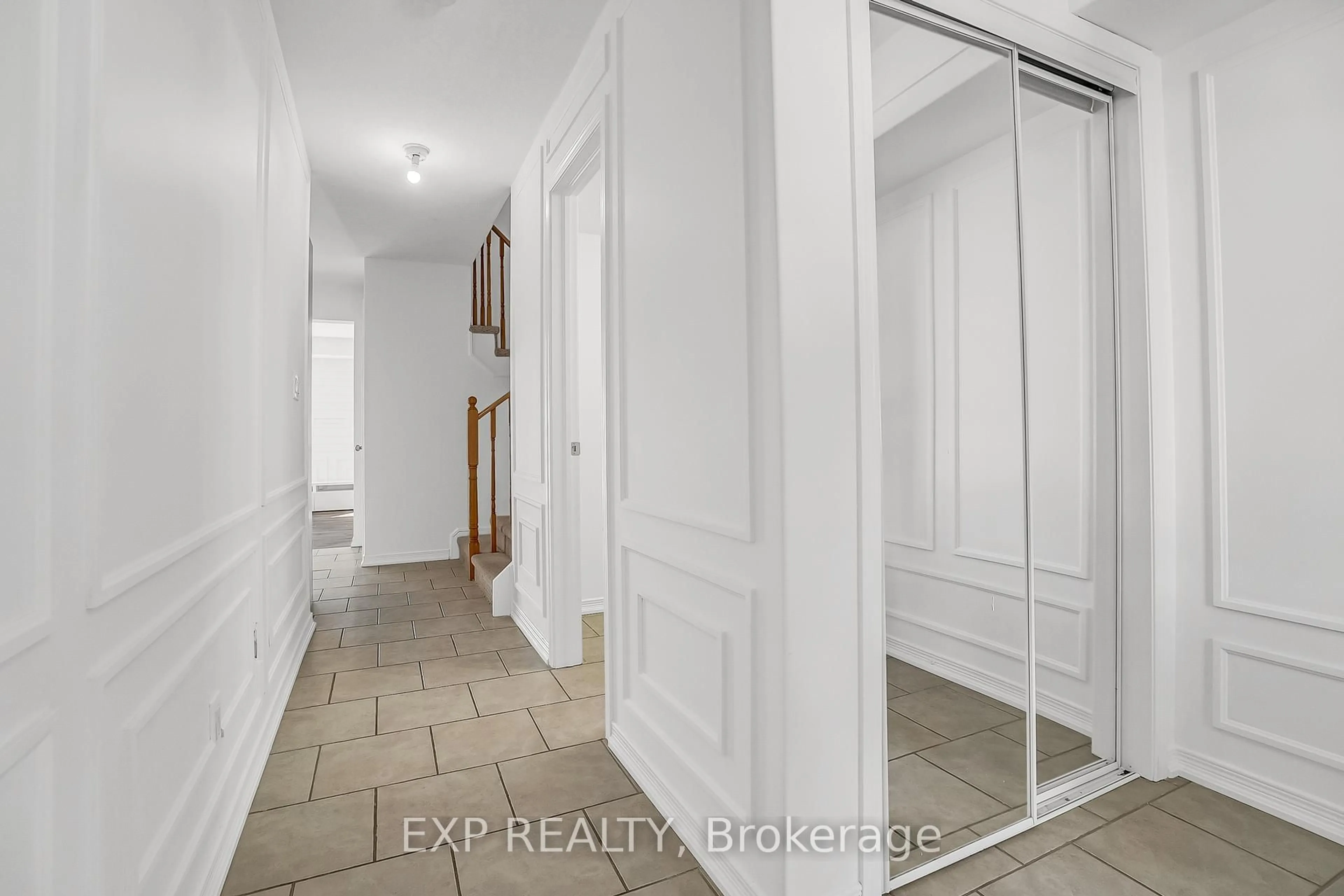 Indoor entryway for 75 Prince William Way #6, Barrie Ontario L4M 0A1