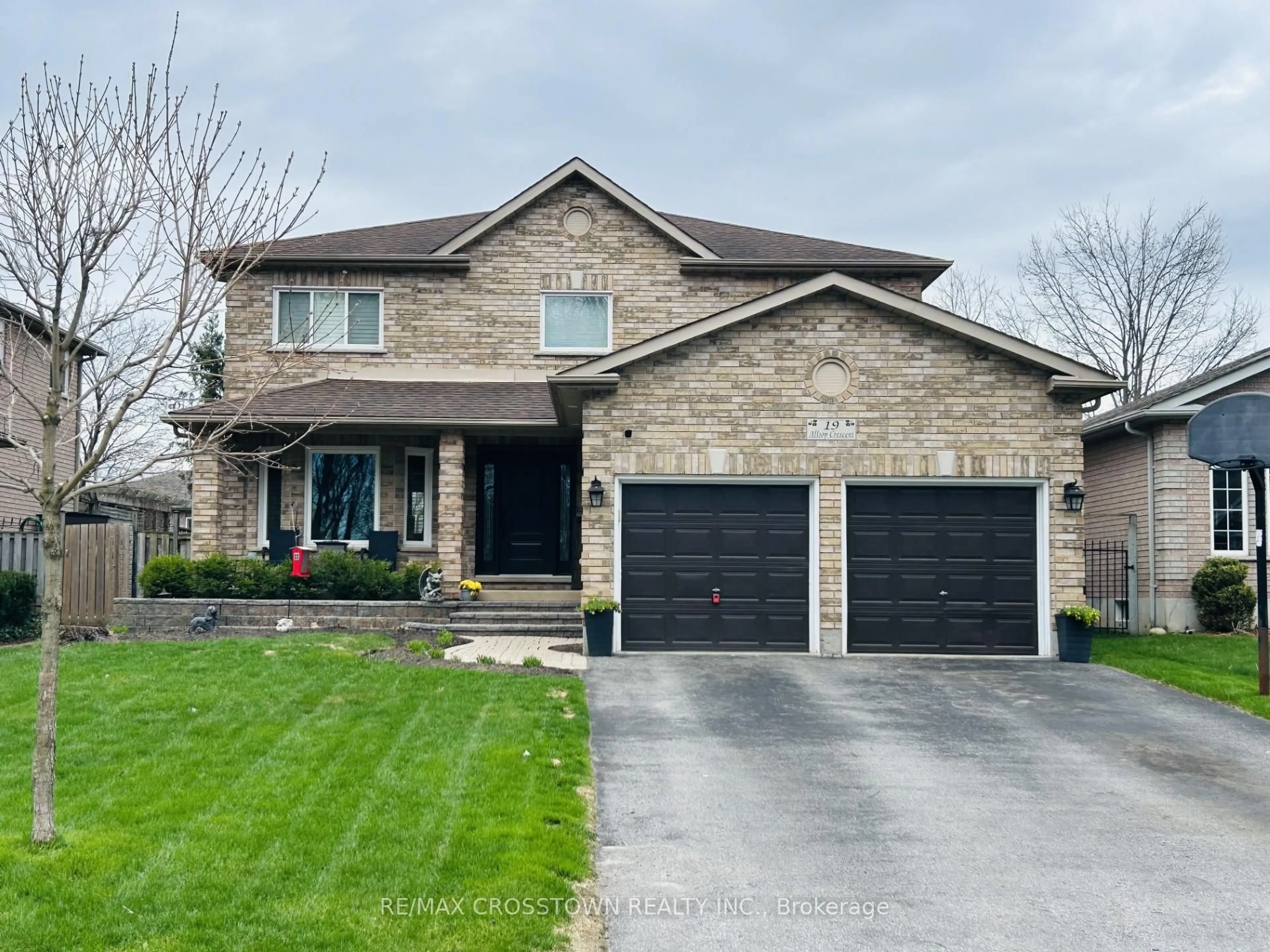 Home with brick exterior material, street for 19 Allsop Cres, Barrie Ontario L4N 8T6
