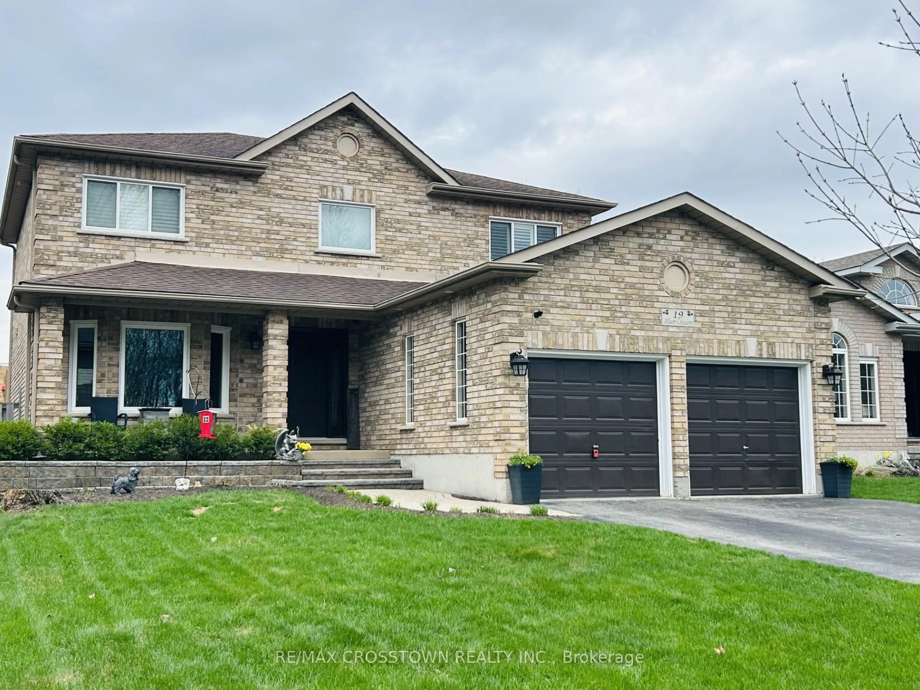 Home with brick exterior material, street for 19 Allsop Cres, Barrie Ontario L4N 8T6