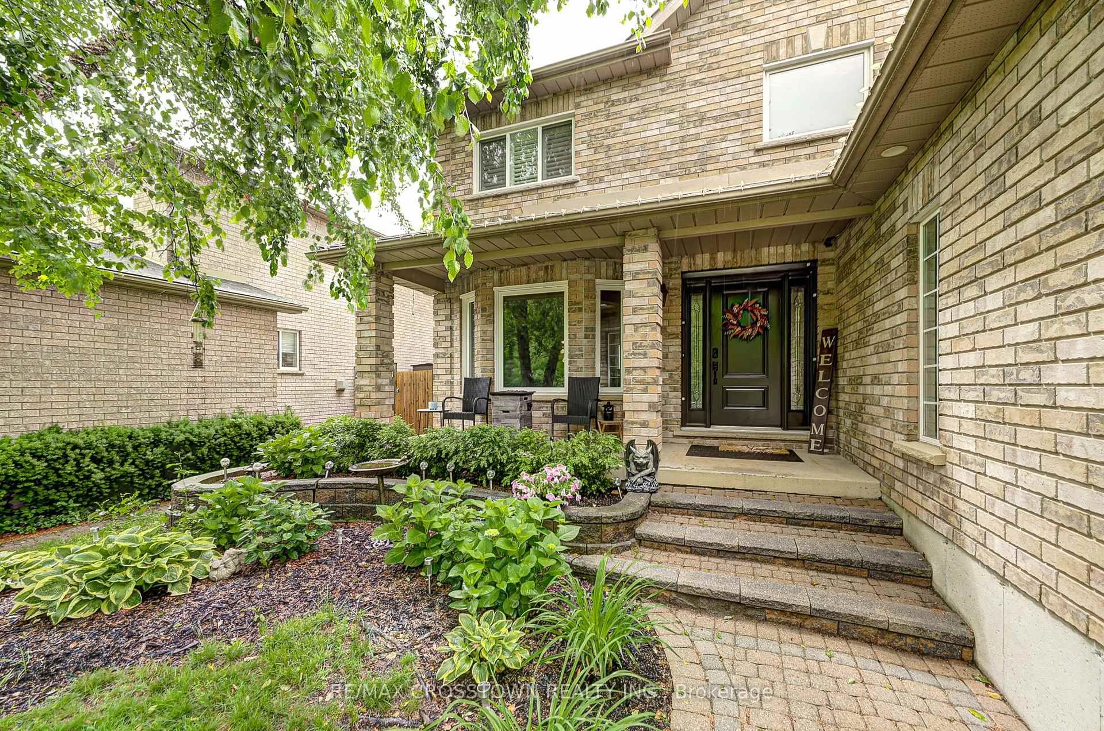 Home with brick exterior material, street for 19 Allsop Cres, Barrie Ontario L4N 8T6