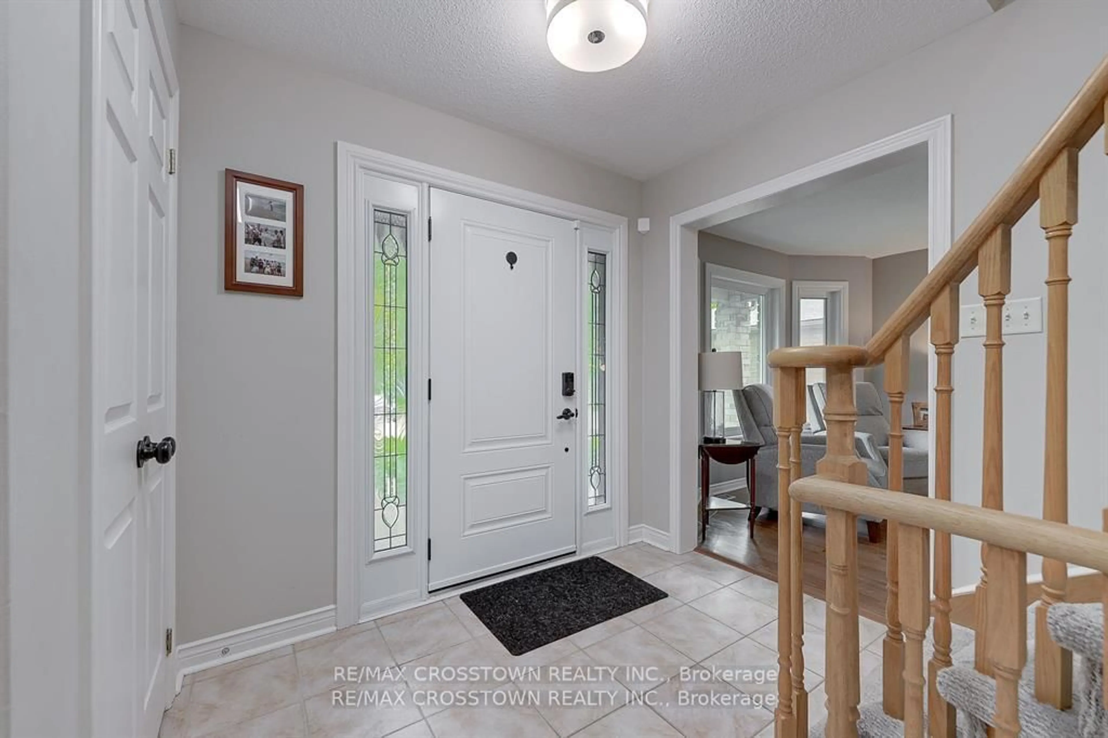 Indoor entryway for 19 Allsop Cres, Barrie Ontario L4N 8T6