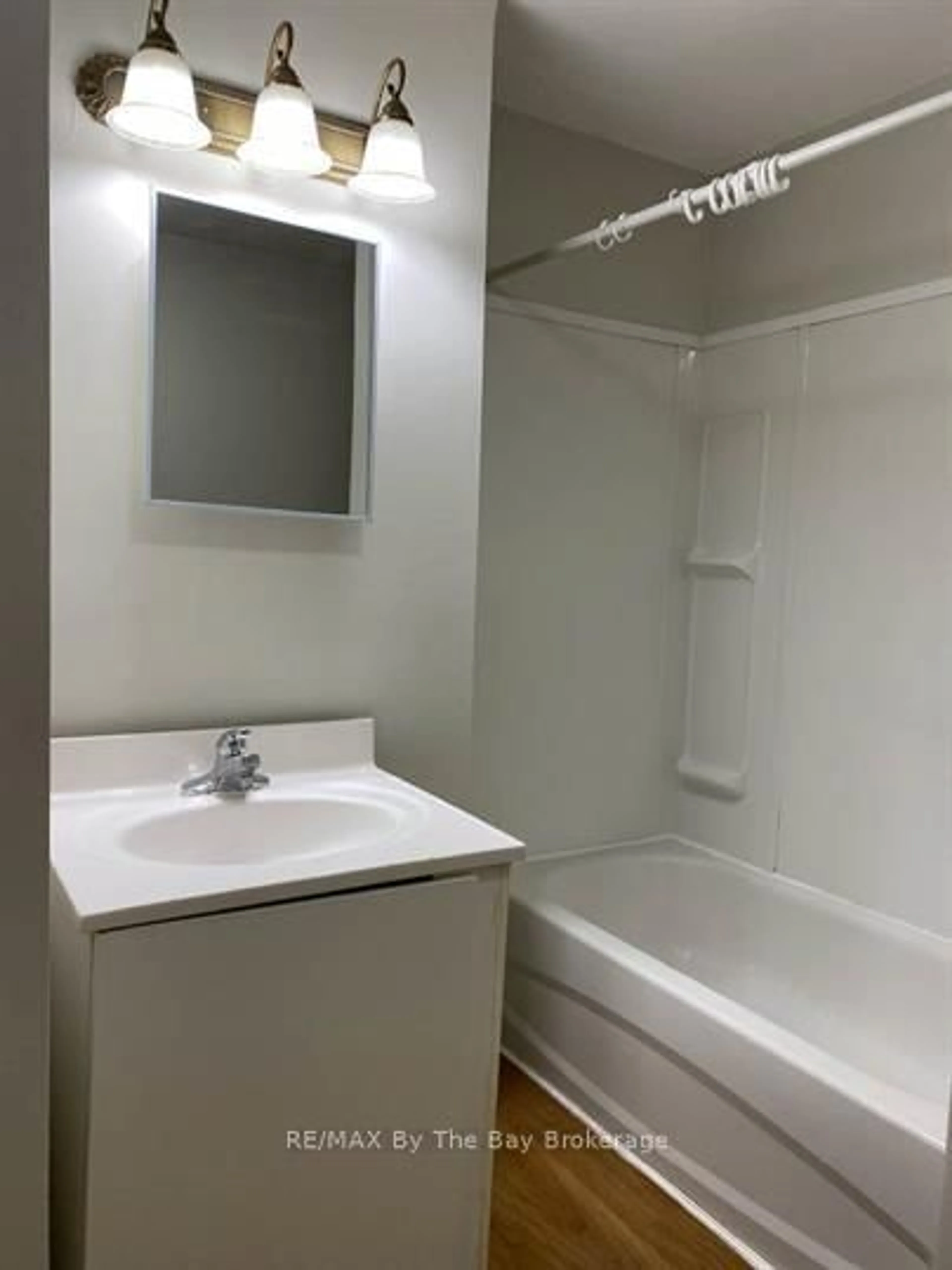 A pic of a room for 203 George St, Midland Ontario L4R 2W3