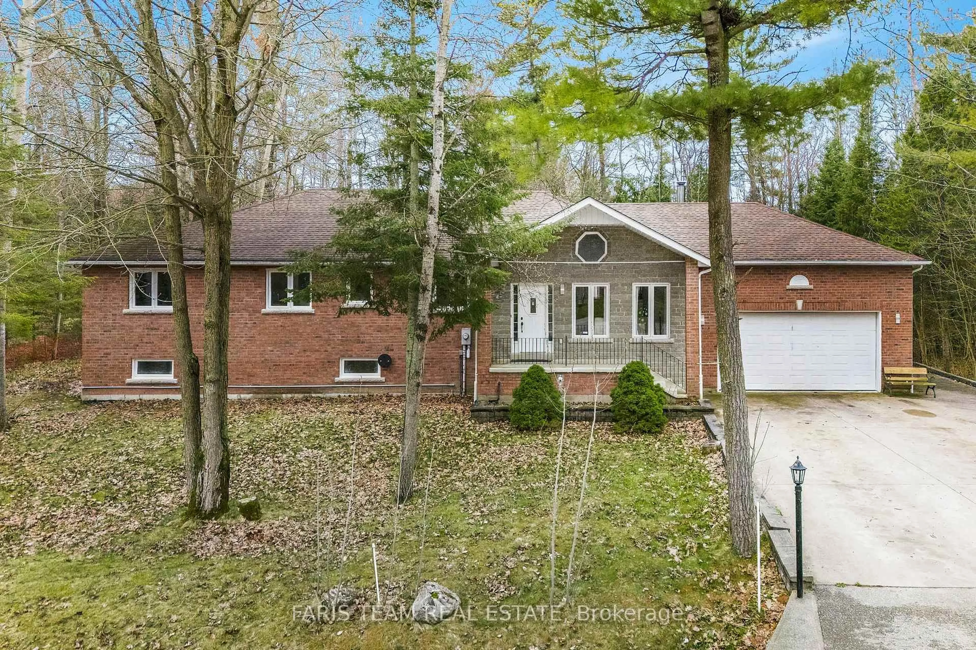 A pic from outside/outdoor area/front of a property/back of a property/a pic from drone, unknown for 64 Nadia Cres, Tiny Ontario L0L 2T0
