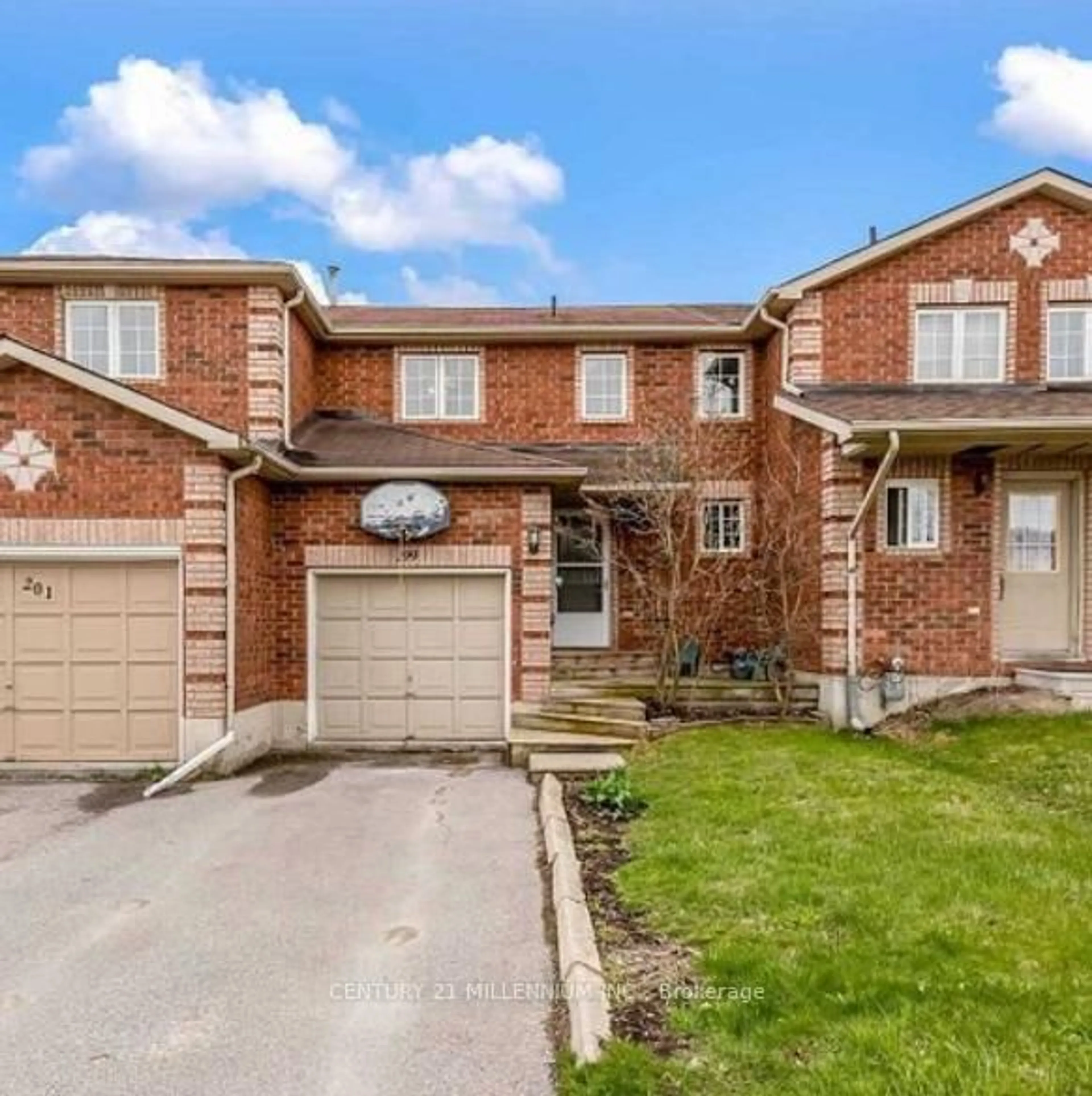 Home with brick exterior material, street for 199 Tunbridge Rd, Barrie Ontario L4M 6S1